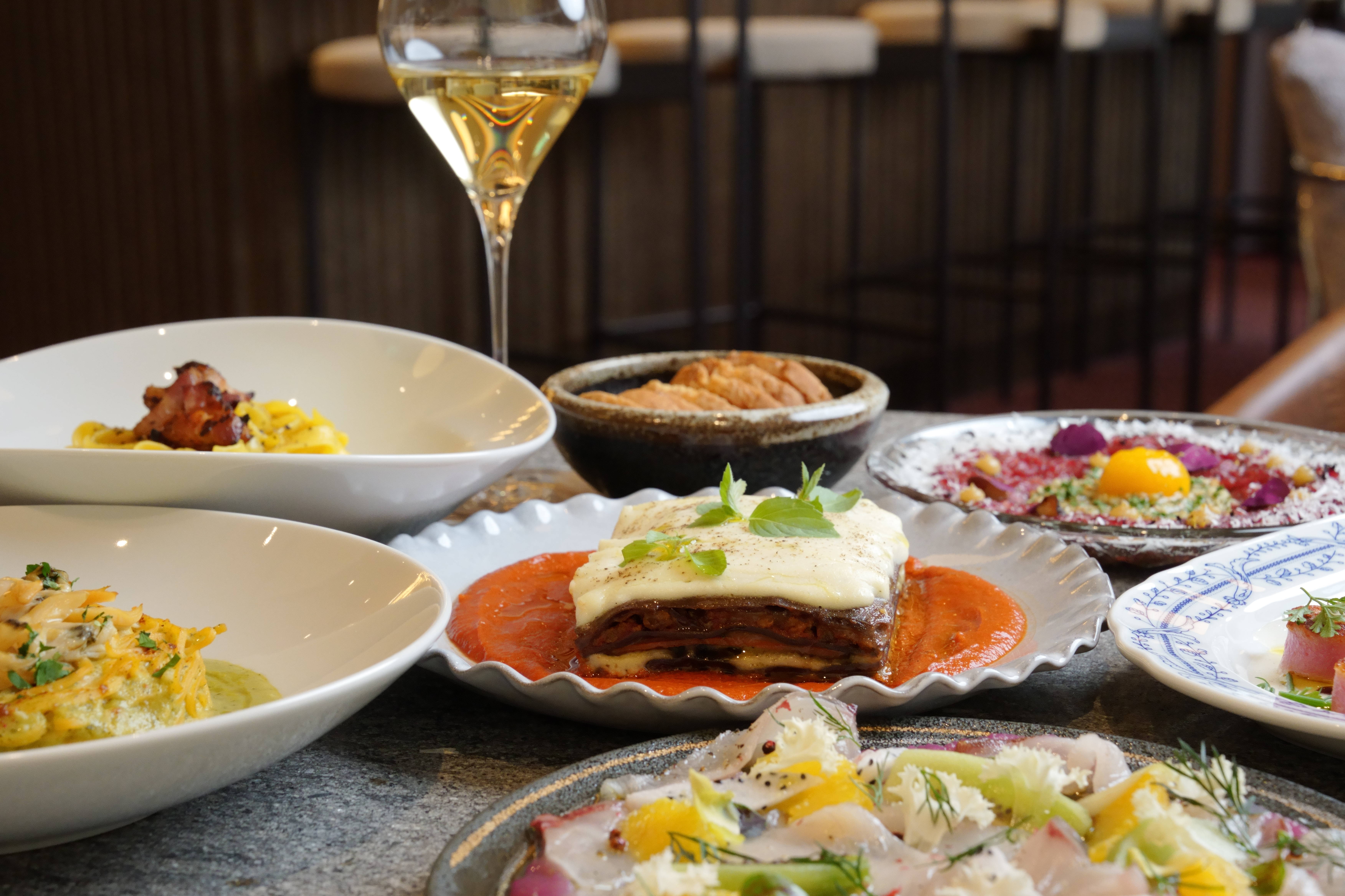 Pepe Sinsa peppery pasta and wine bottles