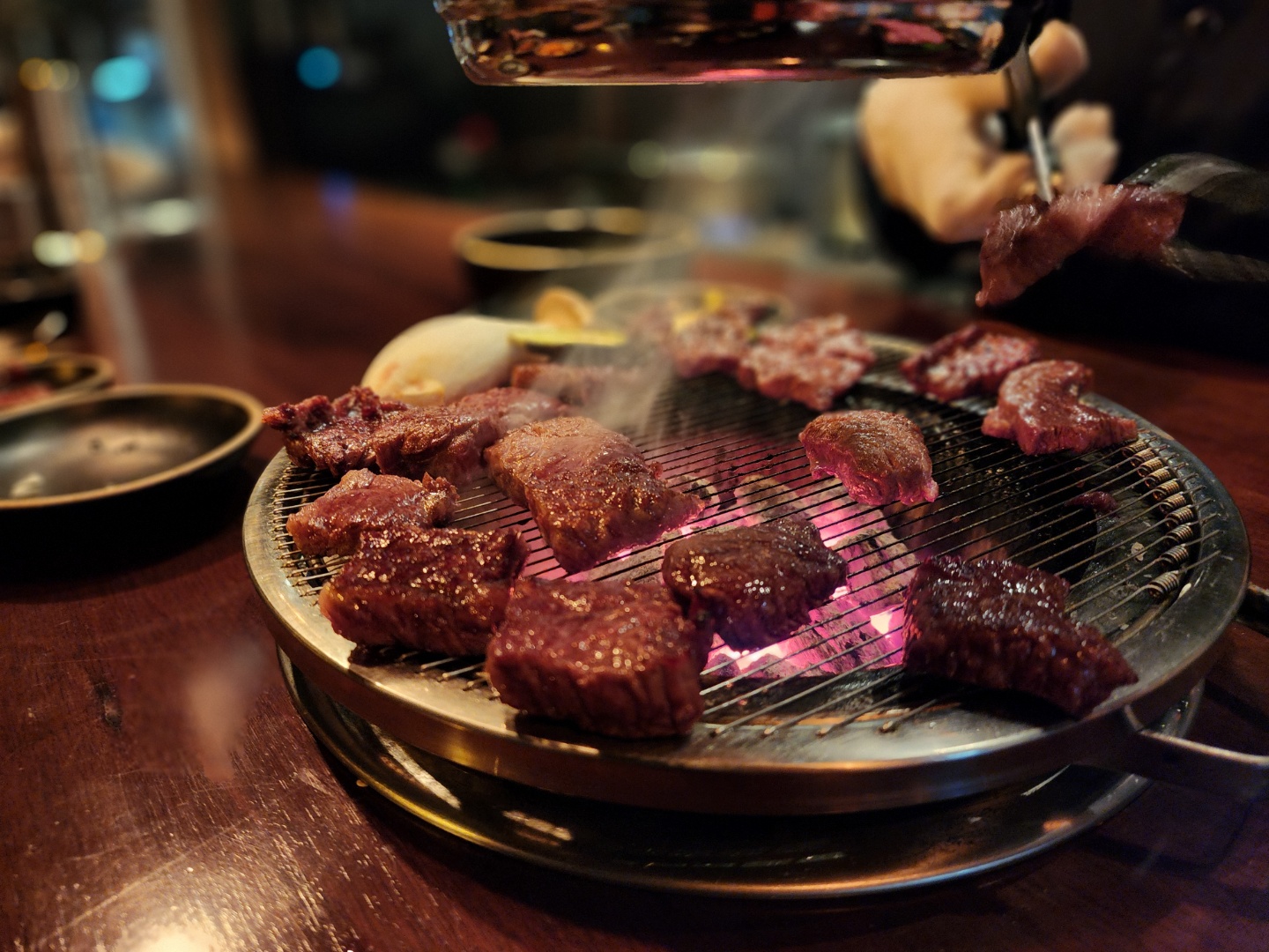 Jongsooga 漢南高級母牛肉、肉生拌飯與生魚片拼盤