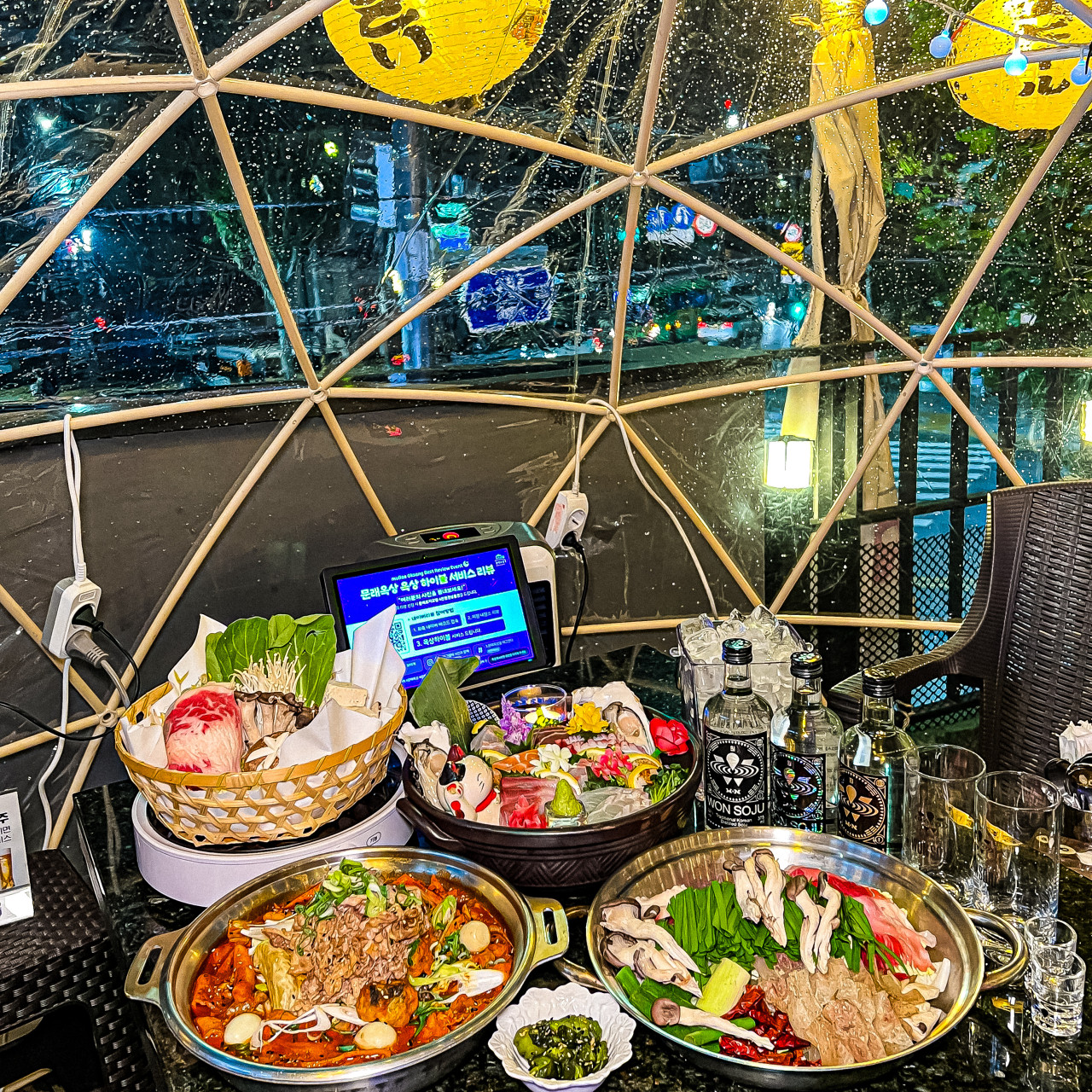 蚊莱屋顶居酒屋露台夜景
