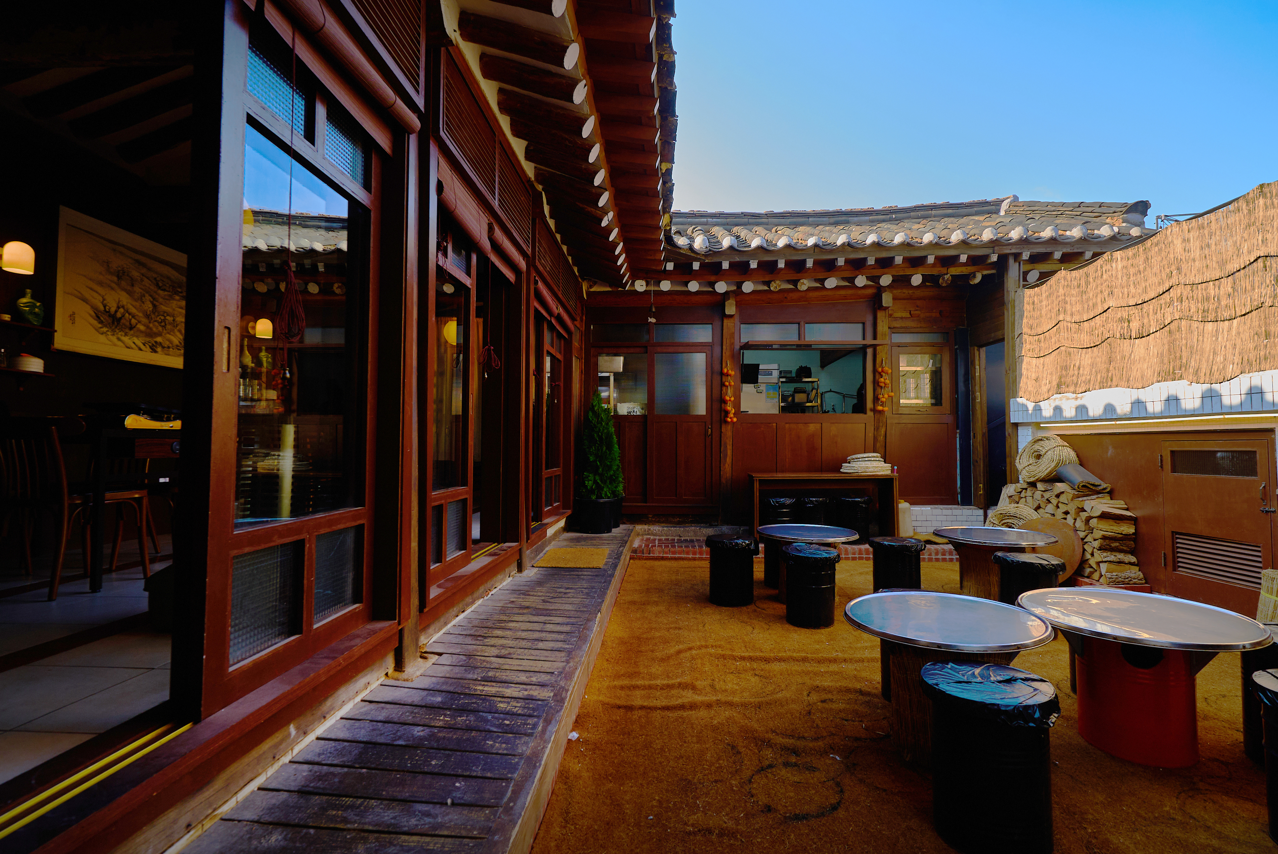 Gowoon Don益善洞韩屋庭院，黄昏时分烤三层肉