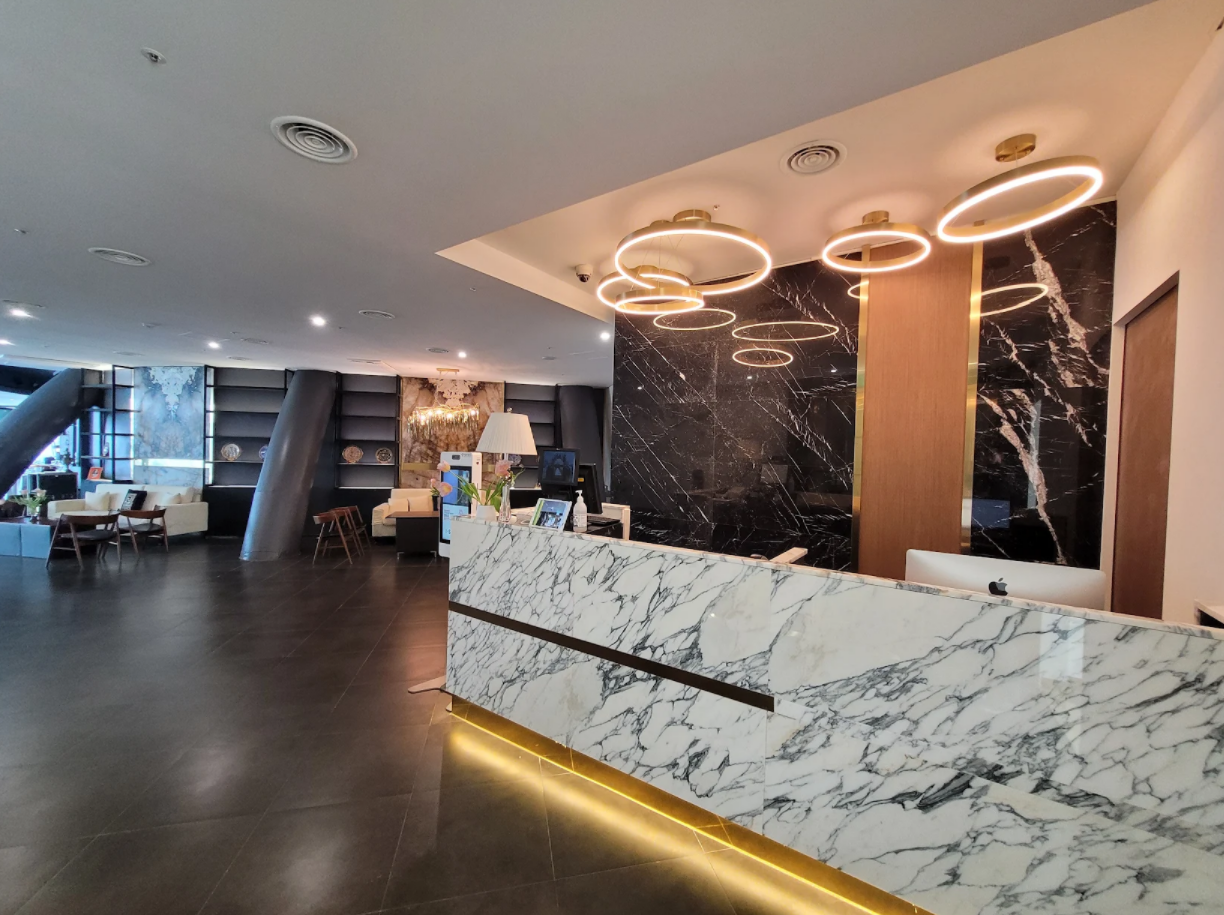 Vista Somesevit with panoramic Han River view through floor-to-ceiling windows