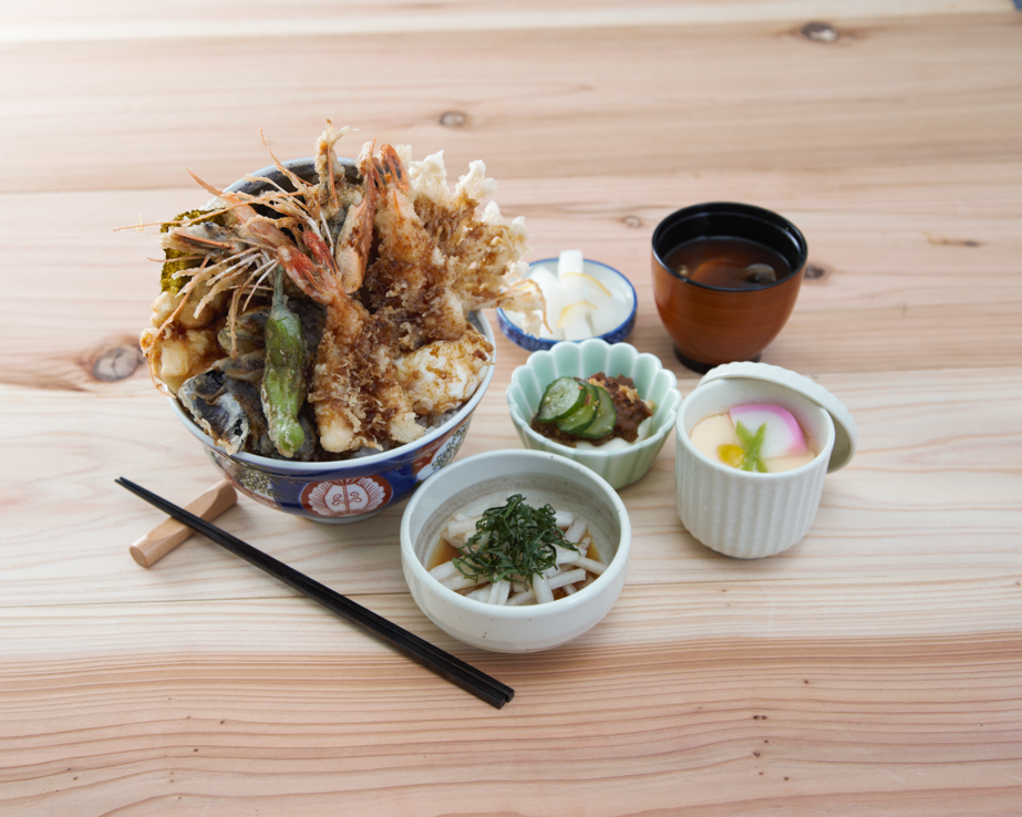 Hamada Dosan crisp tempura tendon with glossy tare