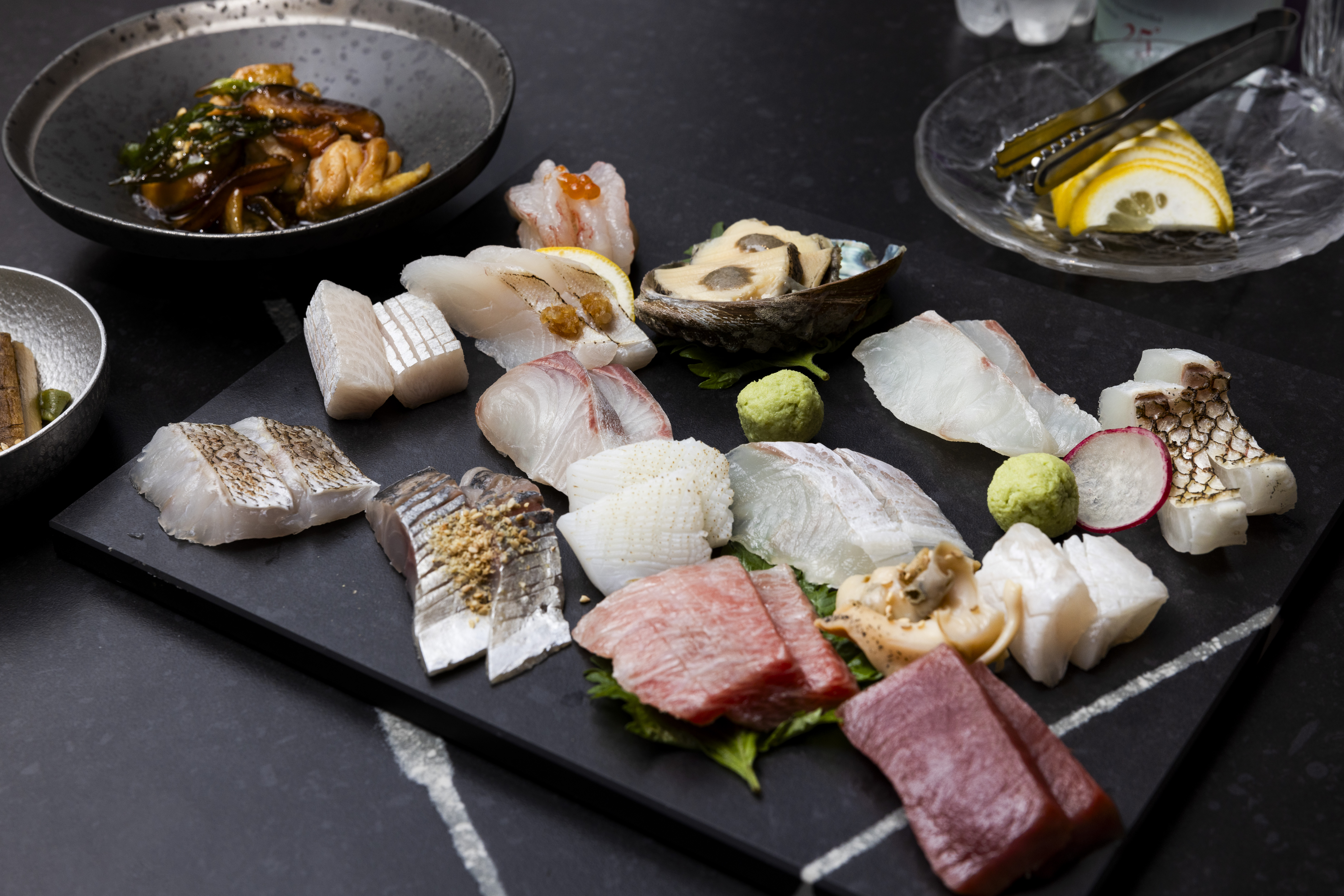 Siku Dining现代居酒屋柜台，季节菜肴和清酒