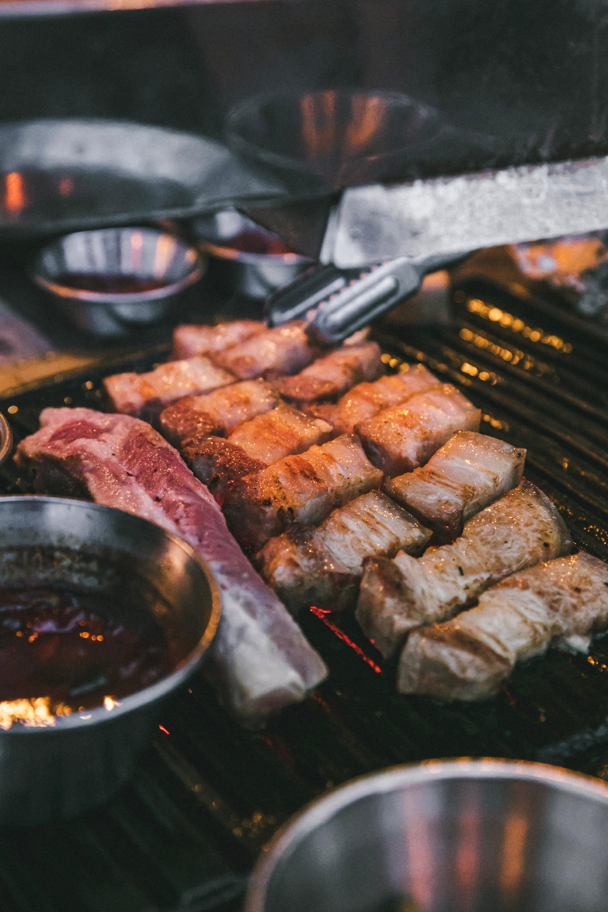 Geumdwaeji Sikdang briquette grill and kimchi jjigae