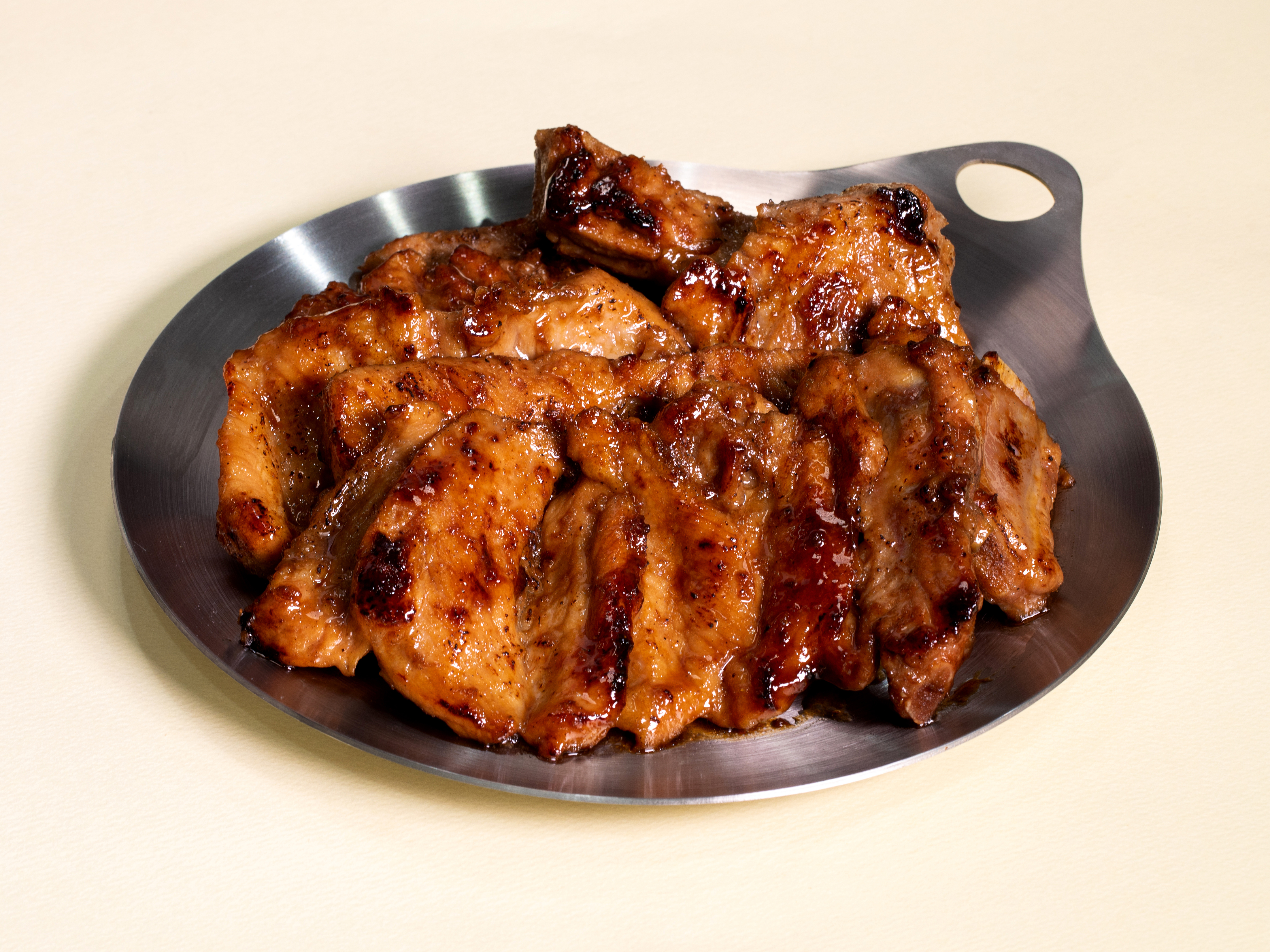 은비갈비 신사본점のグリル済みカルビとおかず