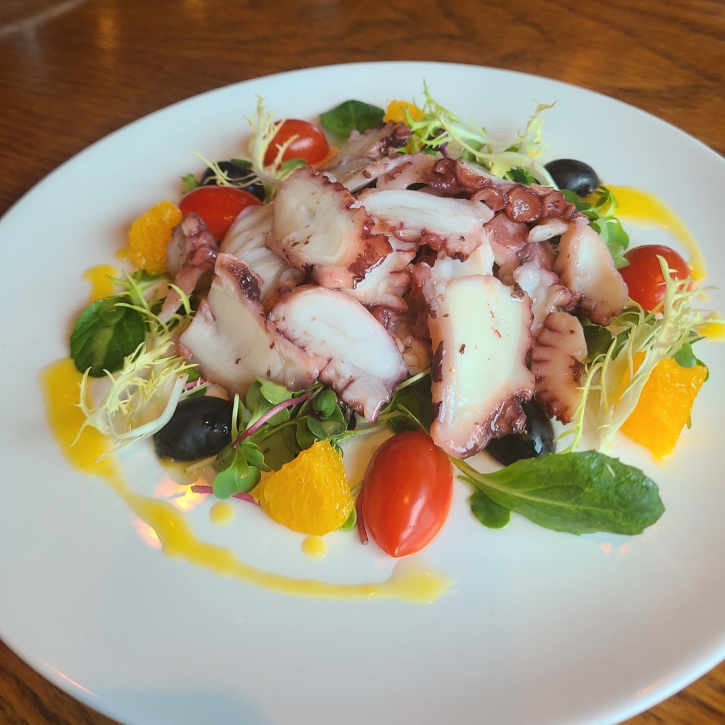 Redbrick Bistro lemon terrace and cozy dining room