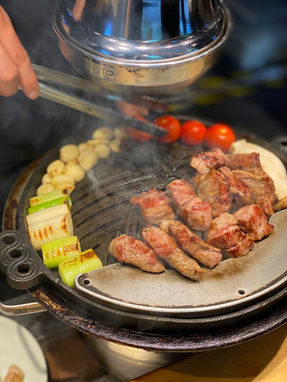 Hokkaido-style lamb chops sizzling at Ramuzin Godeok