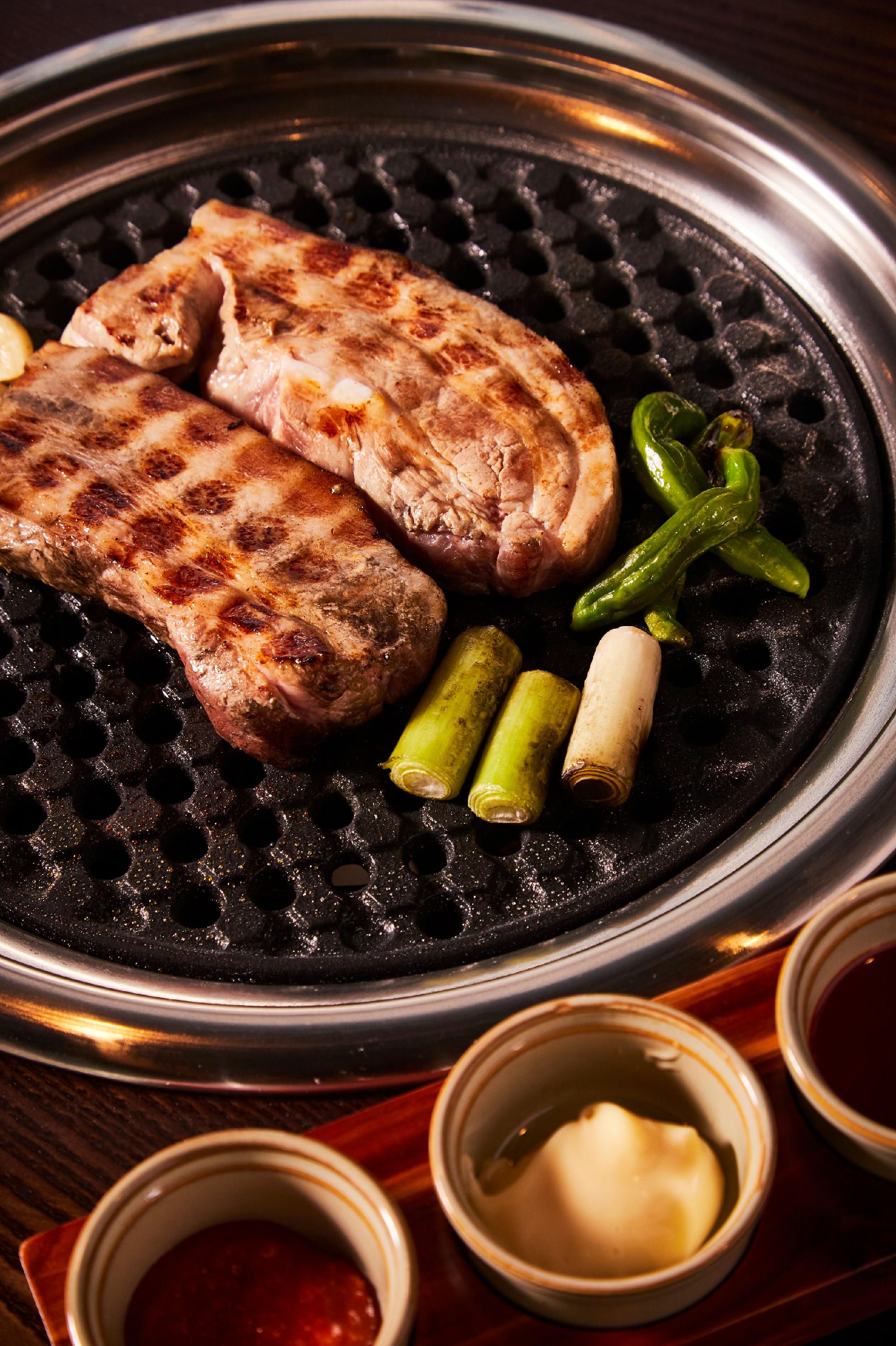 Palhwadang 清新玻璃Terratower裡的杜洛克豬戰斧