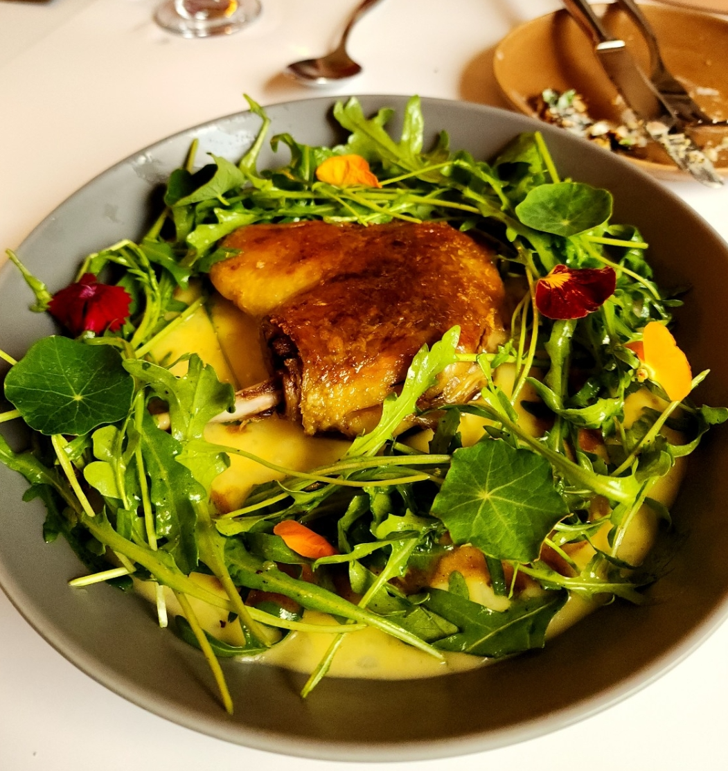 France soirのクラシックなフレンチビストロテーブル