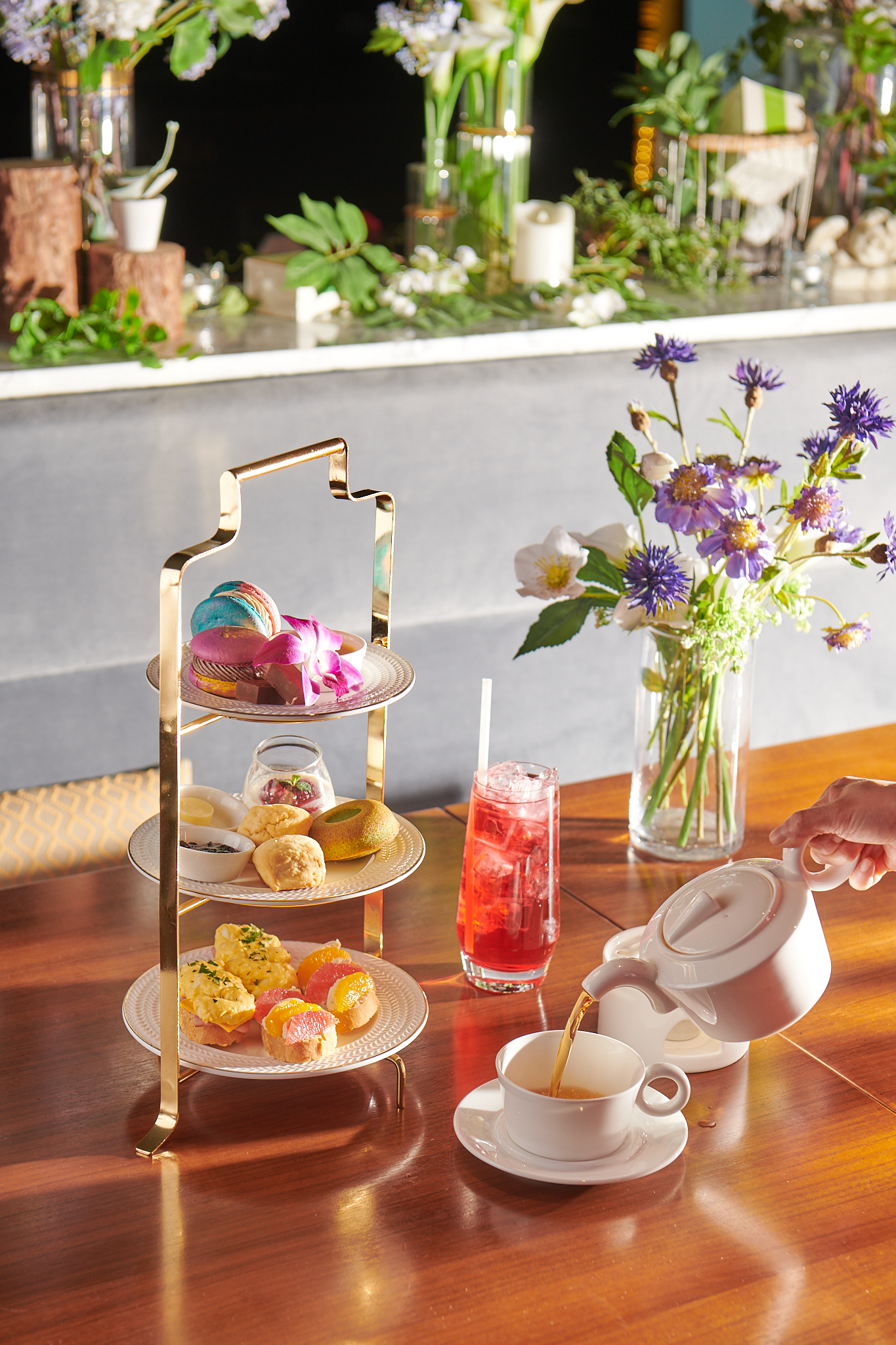 Majestea Tavalon sky lounge tea cocktails with Gangnam skyline