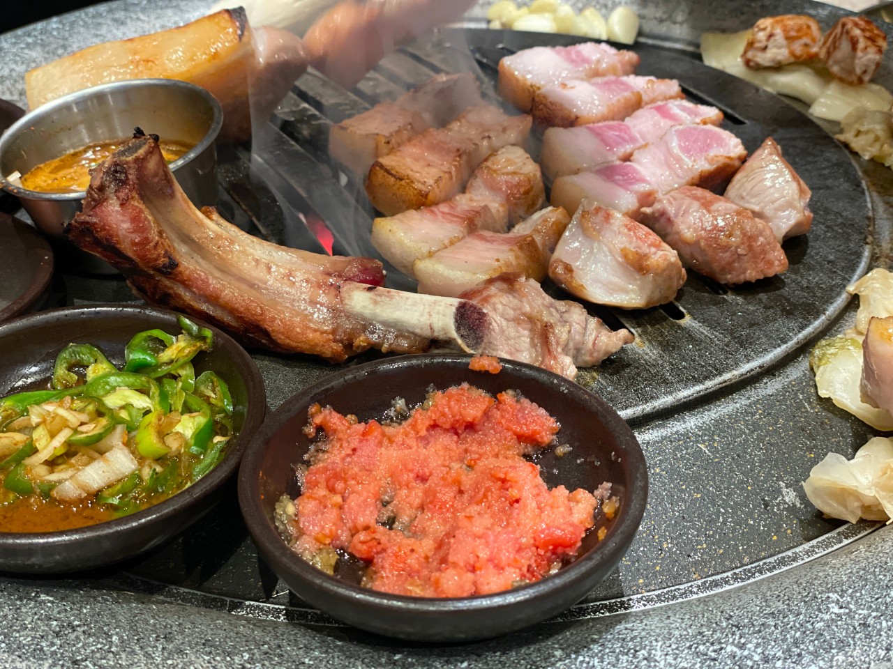 Suksungdo Songdo cross-aged Jeju black pork on the grill