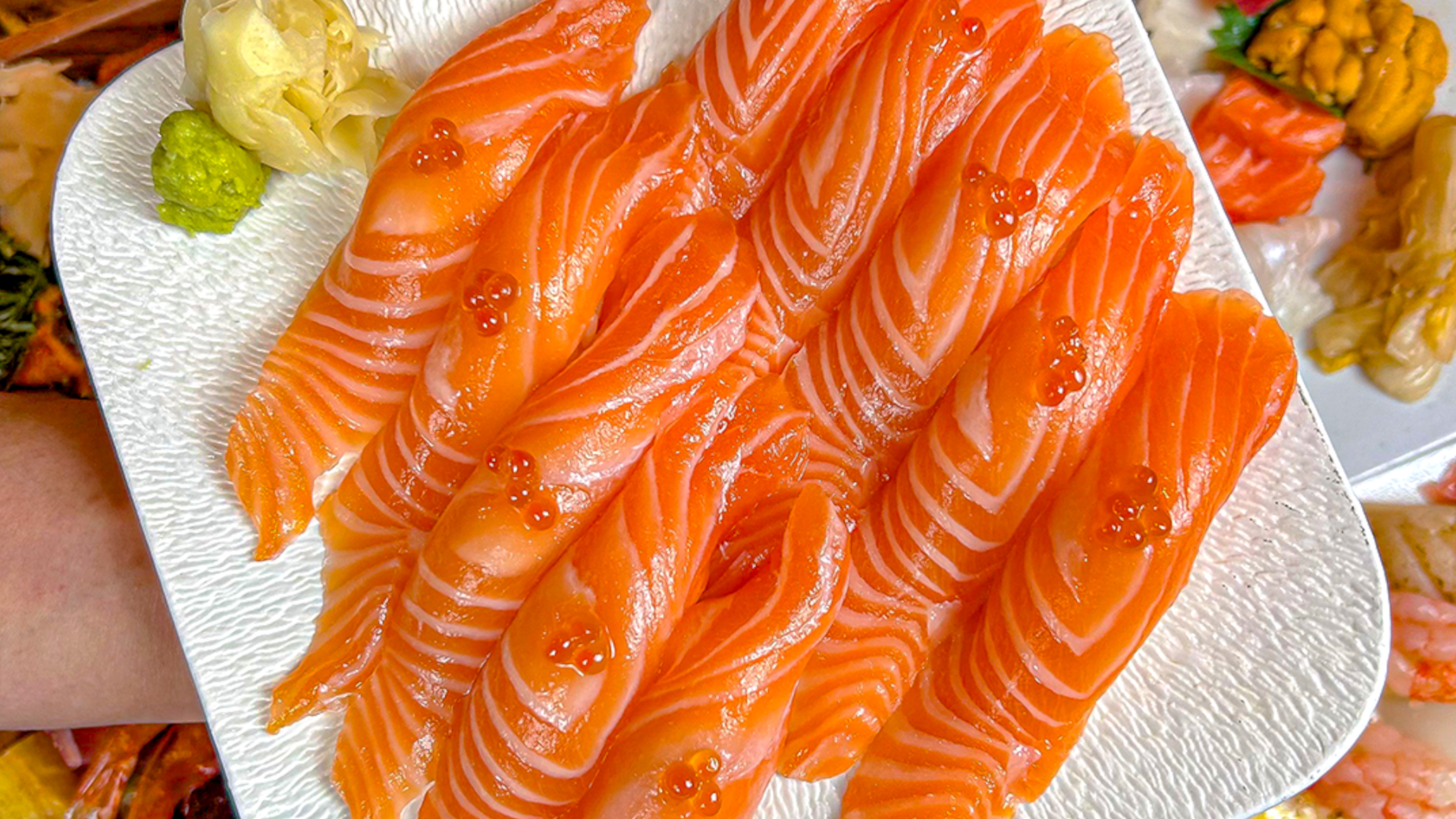 Sushidoku The Seongsu sushi counter with plated nigiri