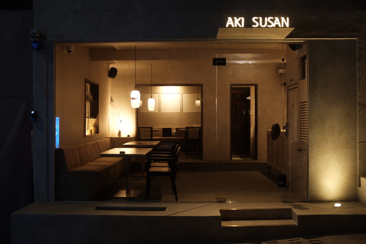 Izakaya counter with seasonal sashimi at Aki Susan Gwang-an