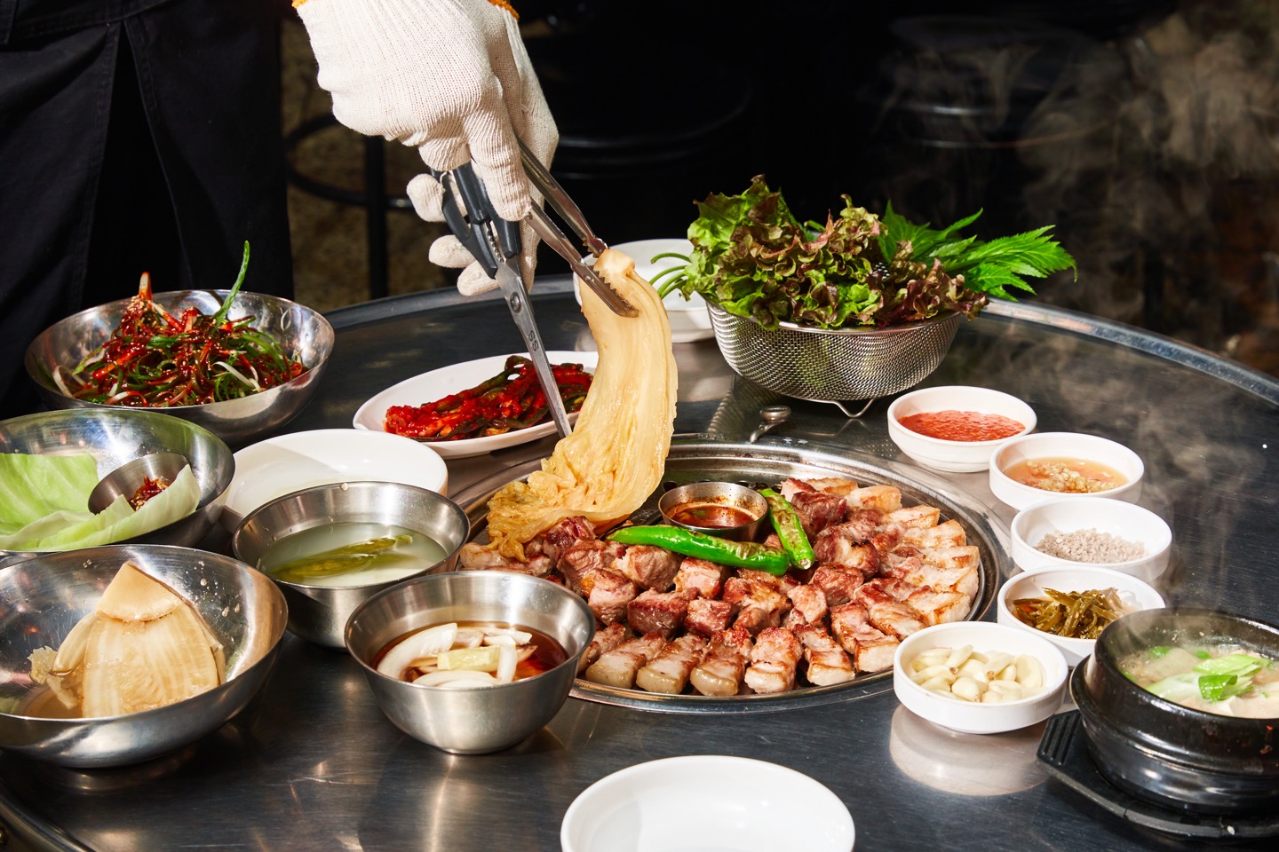 Busandaek pros grilling pork with a clean, comfortable interior