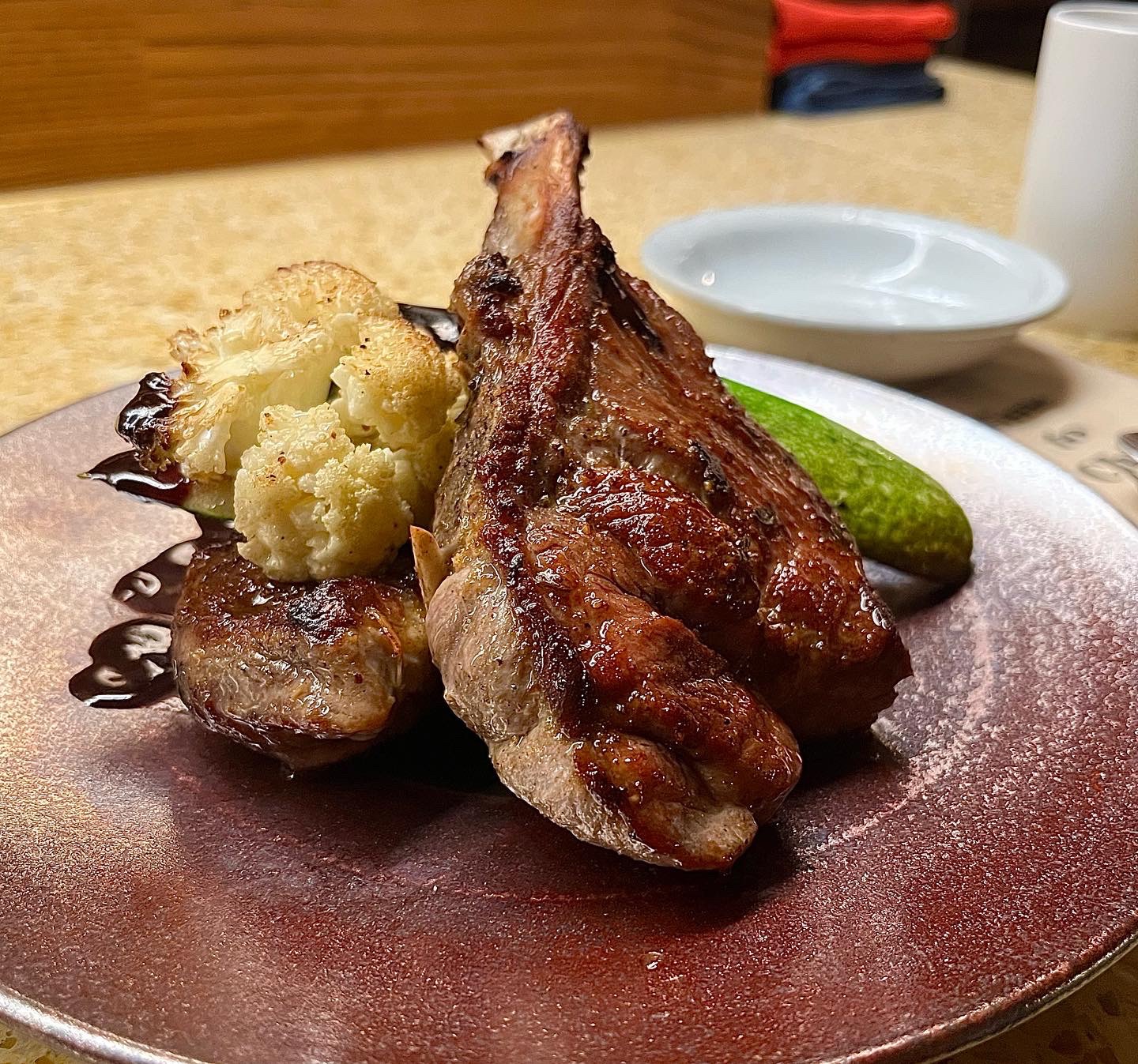 タイムトゥチル ワインビストロ エンダイブ、魚卵パスタ、ラムチョップ