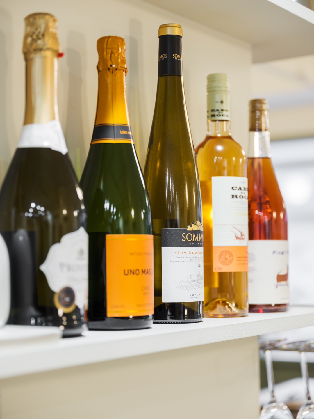 Comida QQQ 西班牙早午餐配起泡酒及瓷砖装饰