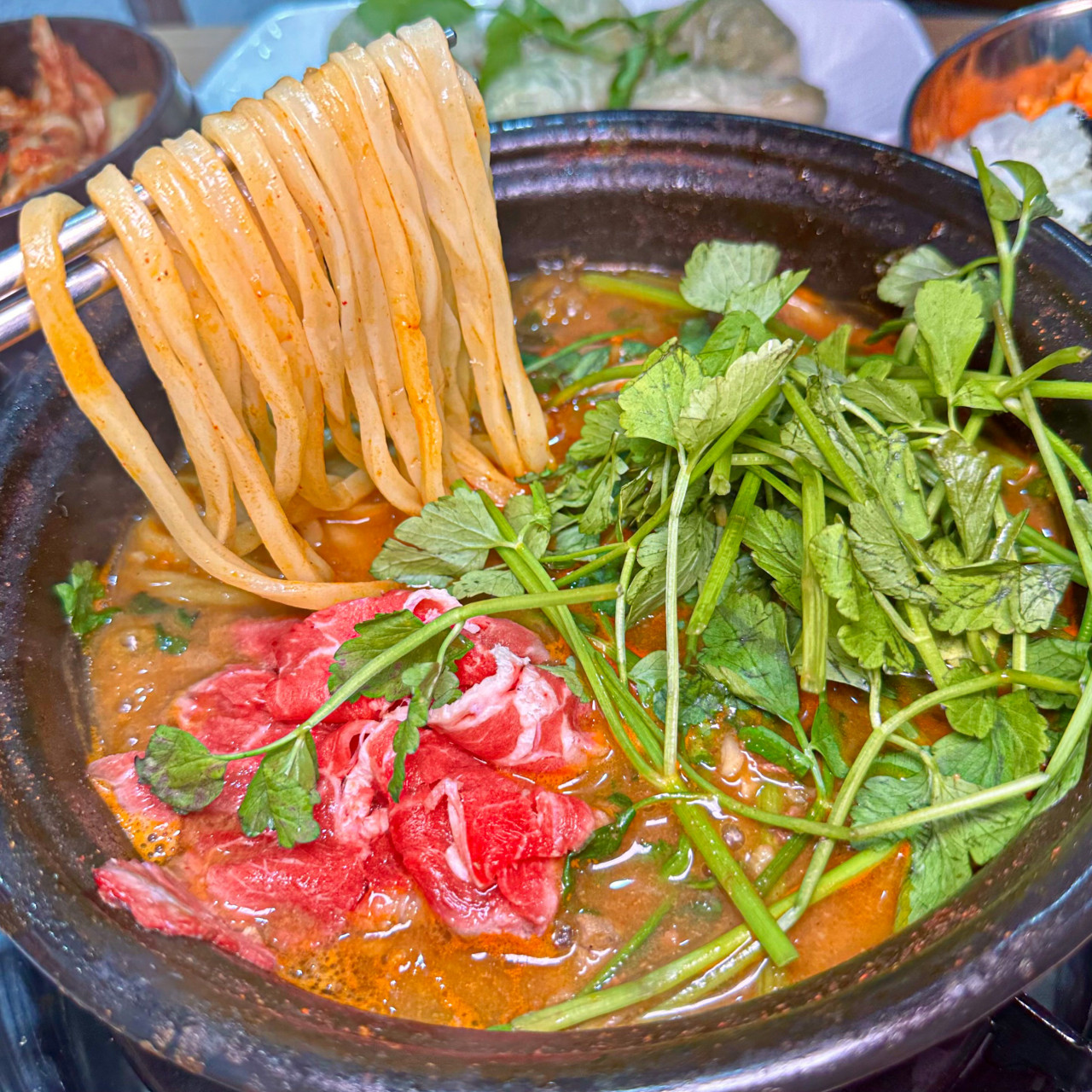 合井 청도미나리식당內的新鮮水芹配豬五花與鴨肉