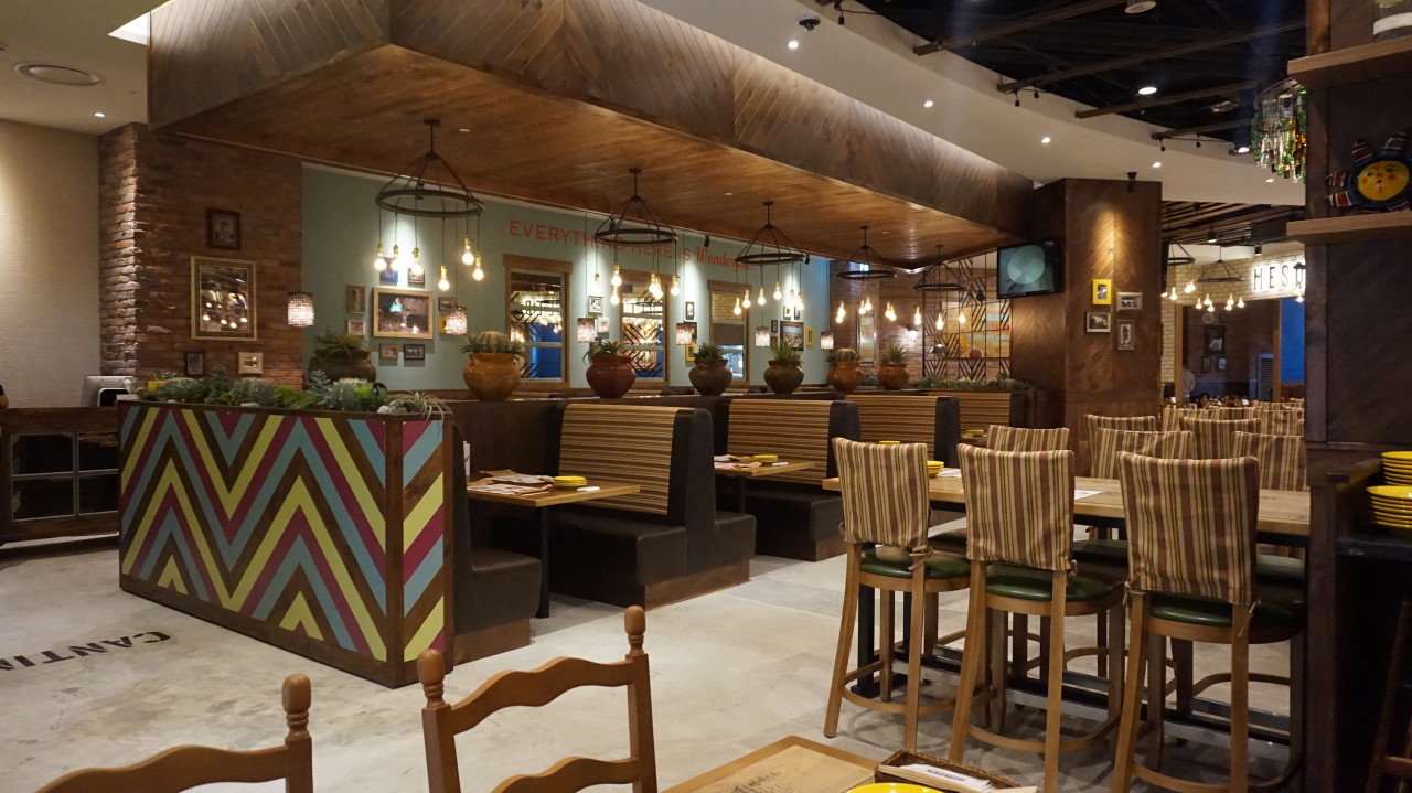 On The Border IFC sizzling fajitas and margarita