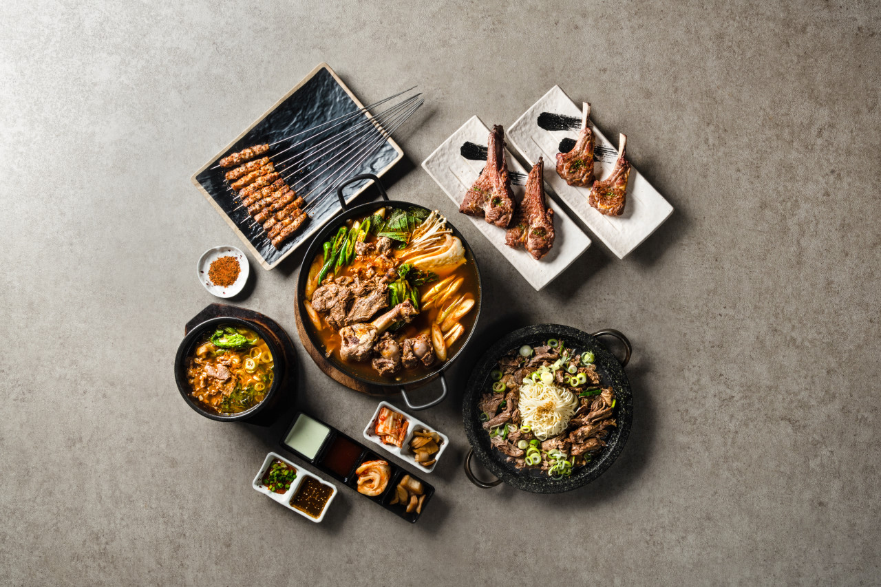 观虎清真小羔羊肉炭火烤制