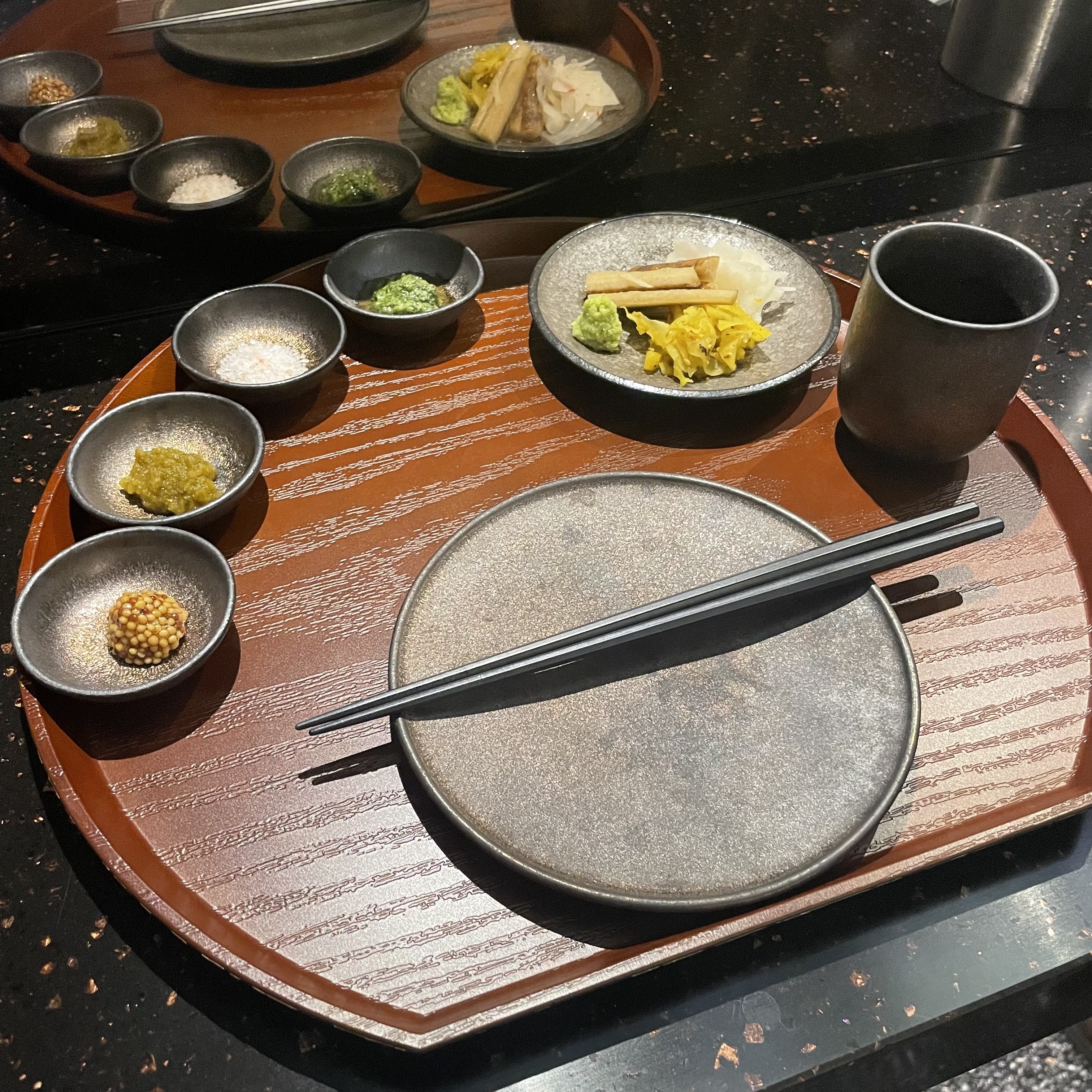 Mokyeon韩牛奥马卡塞，玫瑰色中心烤制