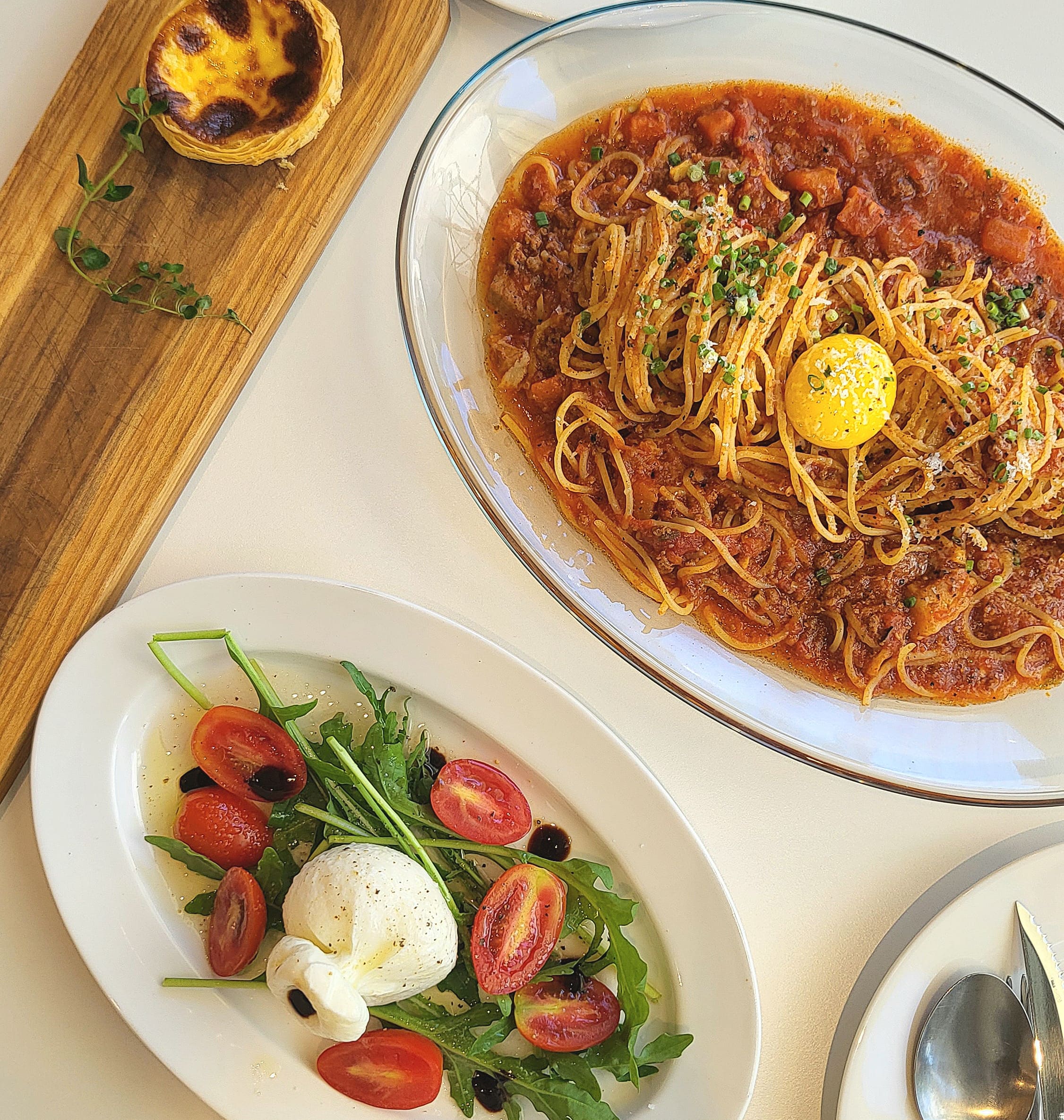 Yang Siksdang Brunch pollock roe oil pasta and steak in Yeonsinnae