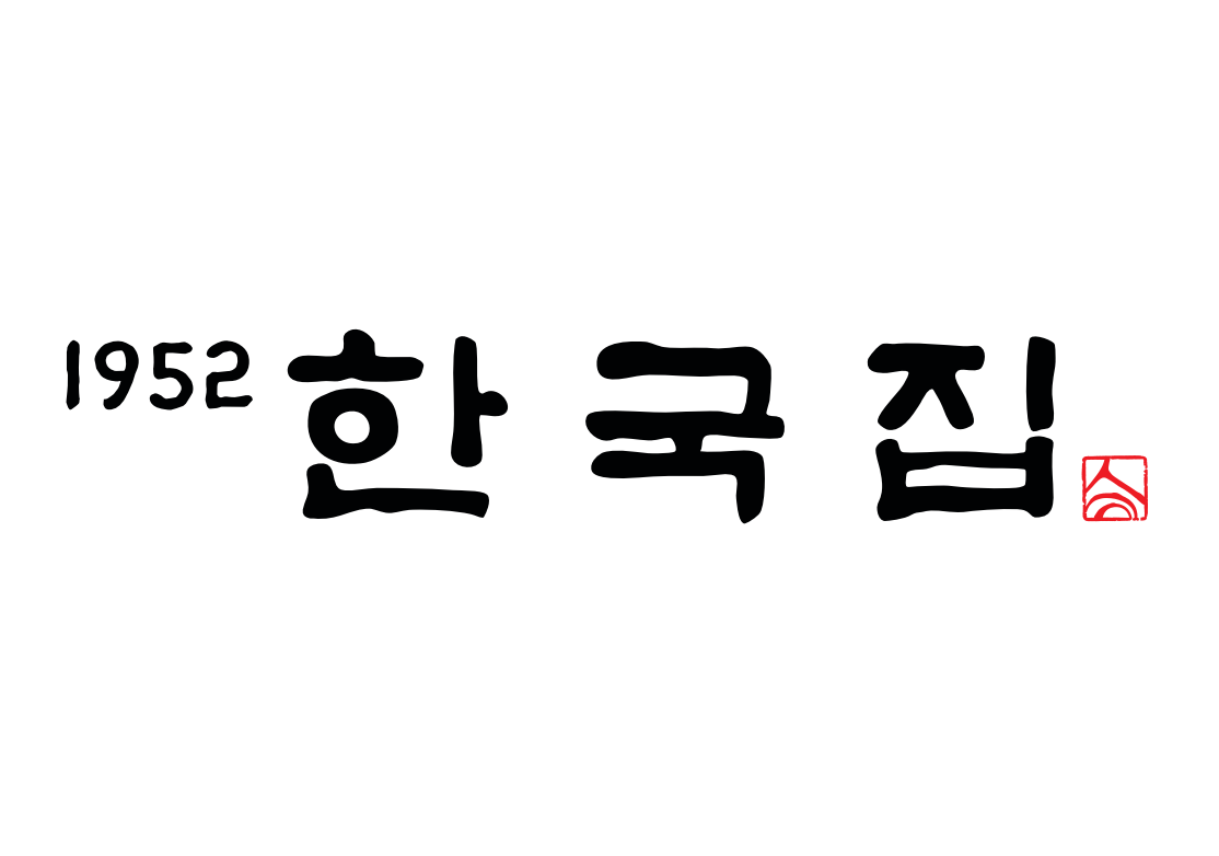 Korea Houseの伝統的韓国式テーブルセット、真鍮器具や豊富なバンチャン