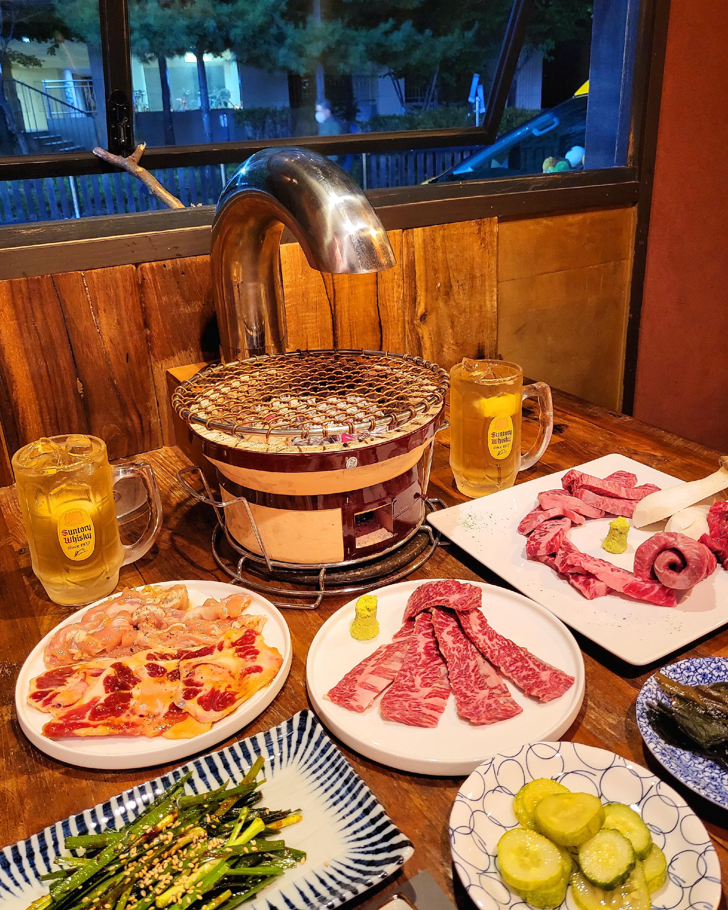 Hobak-kkot Yeongdeungpo复古风格的烧肉店内烤肋排