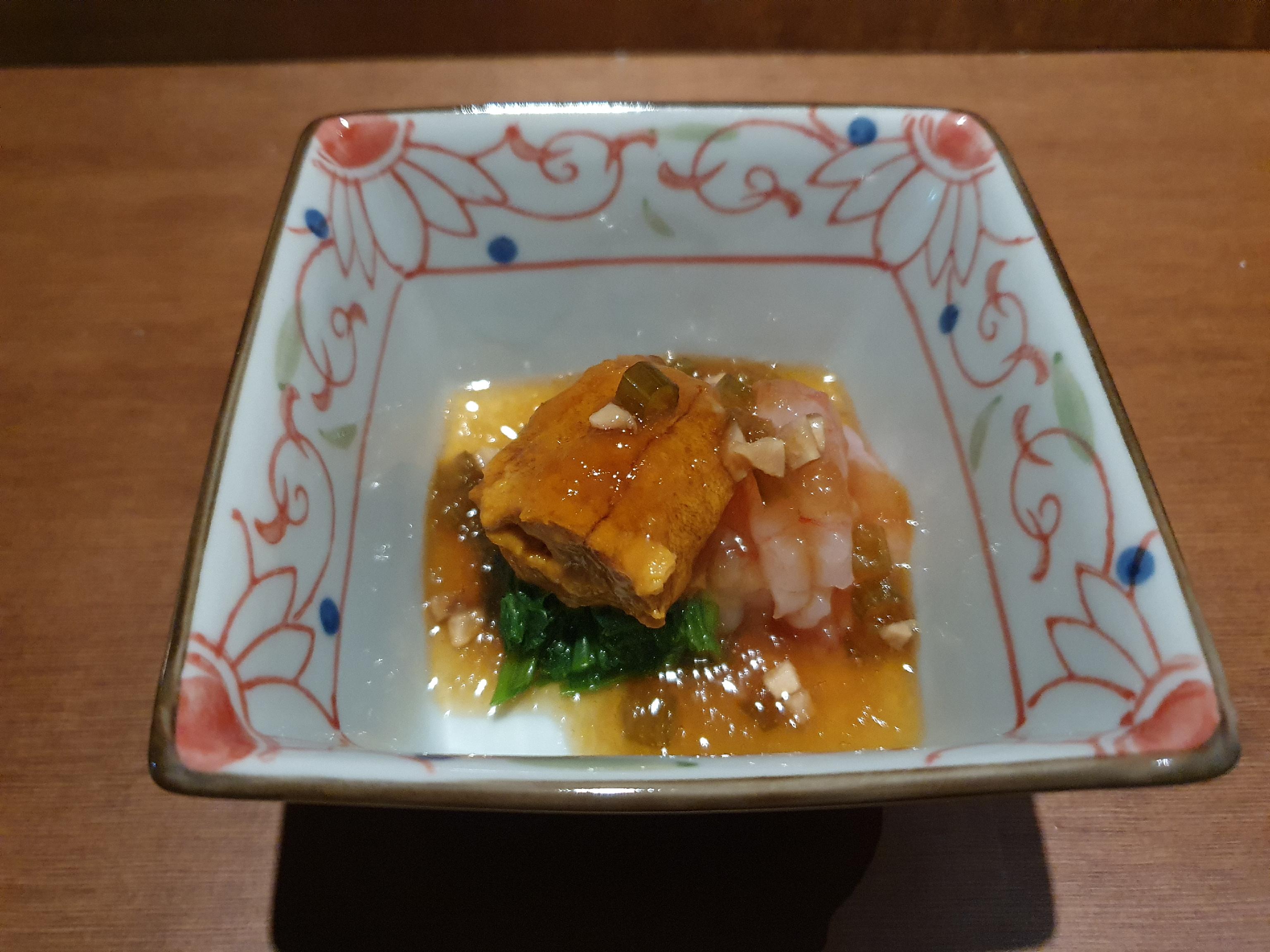 SHUTO chengdam 懷石料理吧台配備備長炭烤爐與清酒