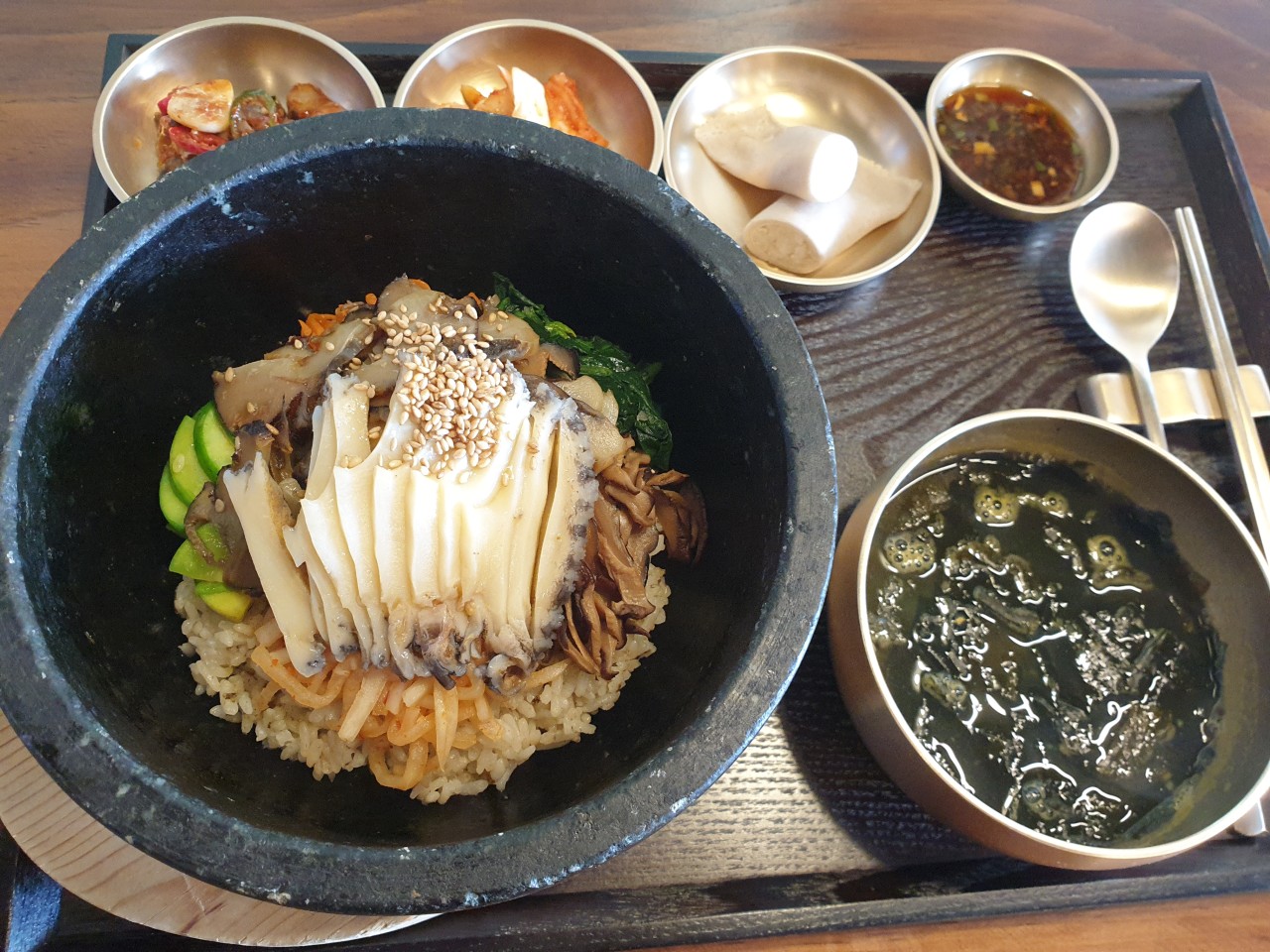 テワク 済州刺身とイクラをのせた海鮮ビビンバ