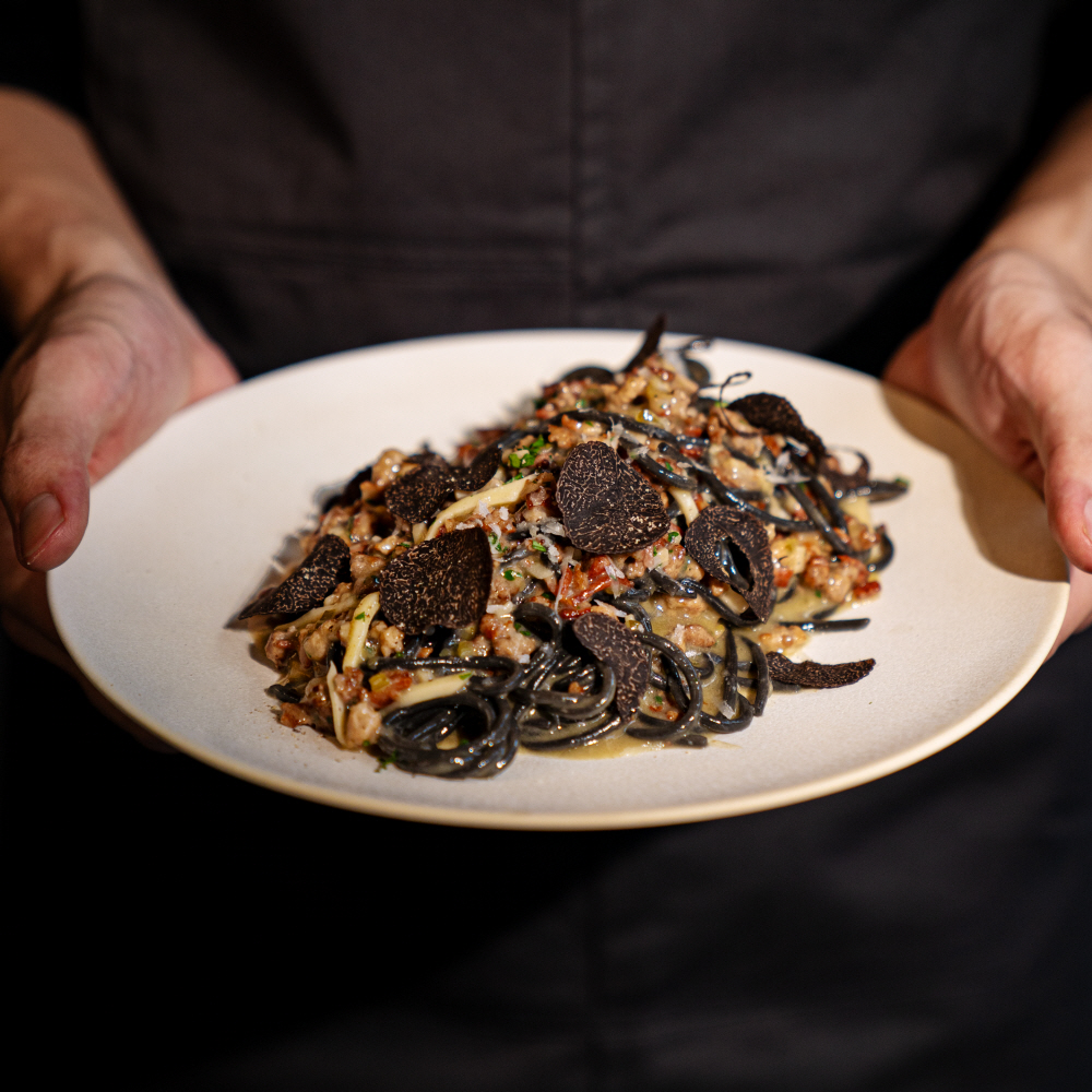 Variegata 新论岘意大利餐盘与庆祝提拉米苏