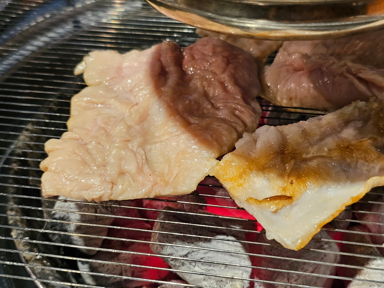 Makchang Deokhu fruit-matured intestines sizzling on the grill near Dongdaegu Station