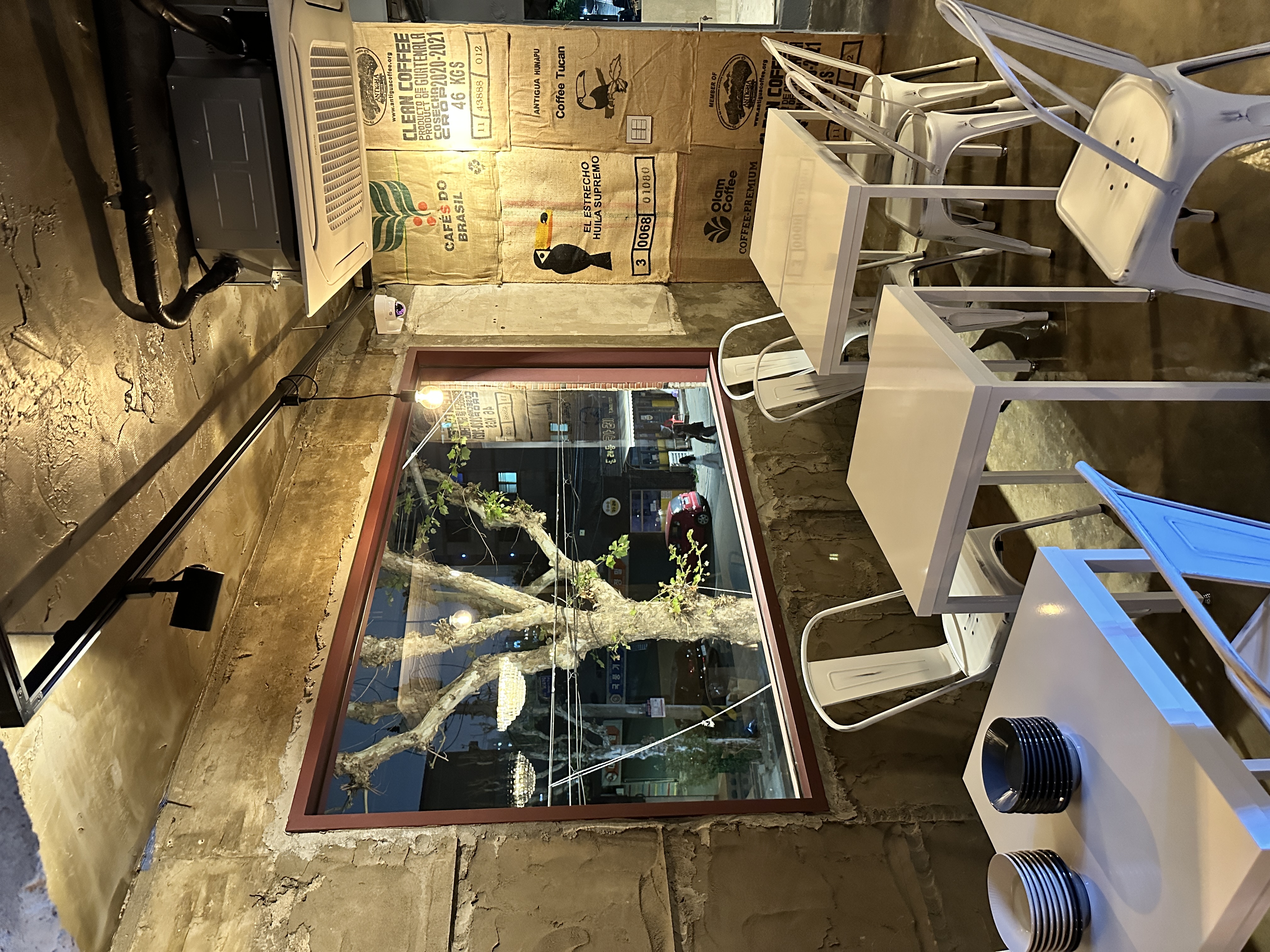 ムラエソプン 居心地の良いダイニングパブ内装