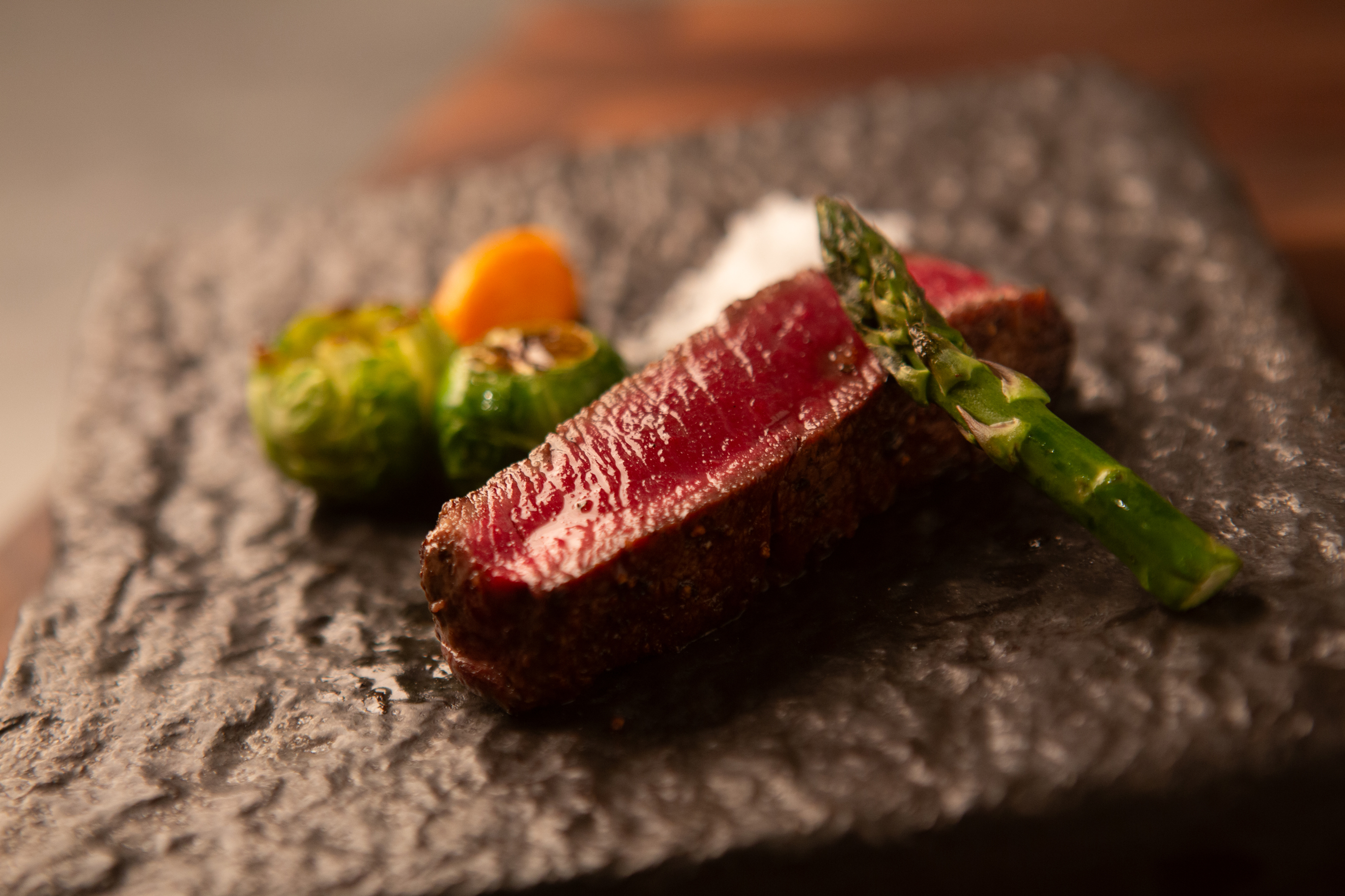 オオン鐘路のカスタム鉄板で1++韓牛テッパンおまかせ