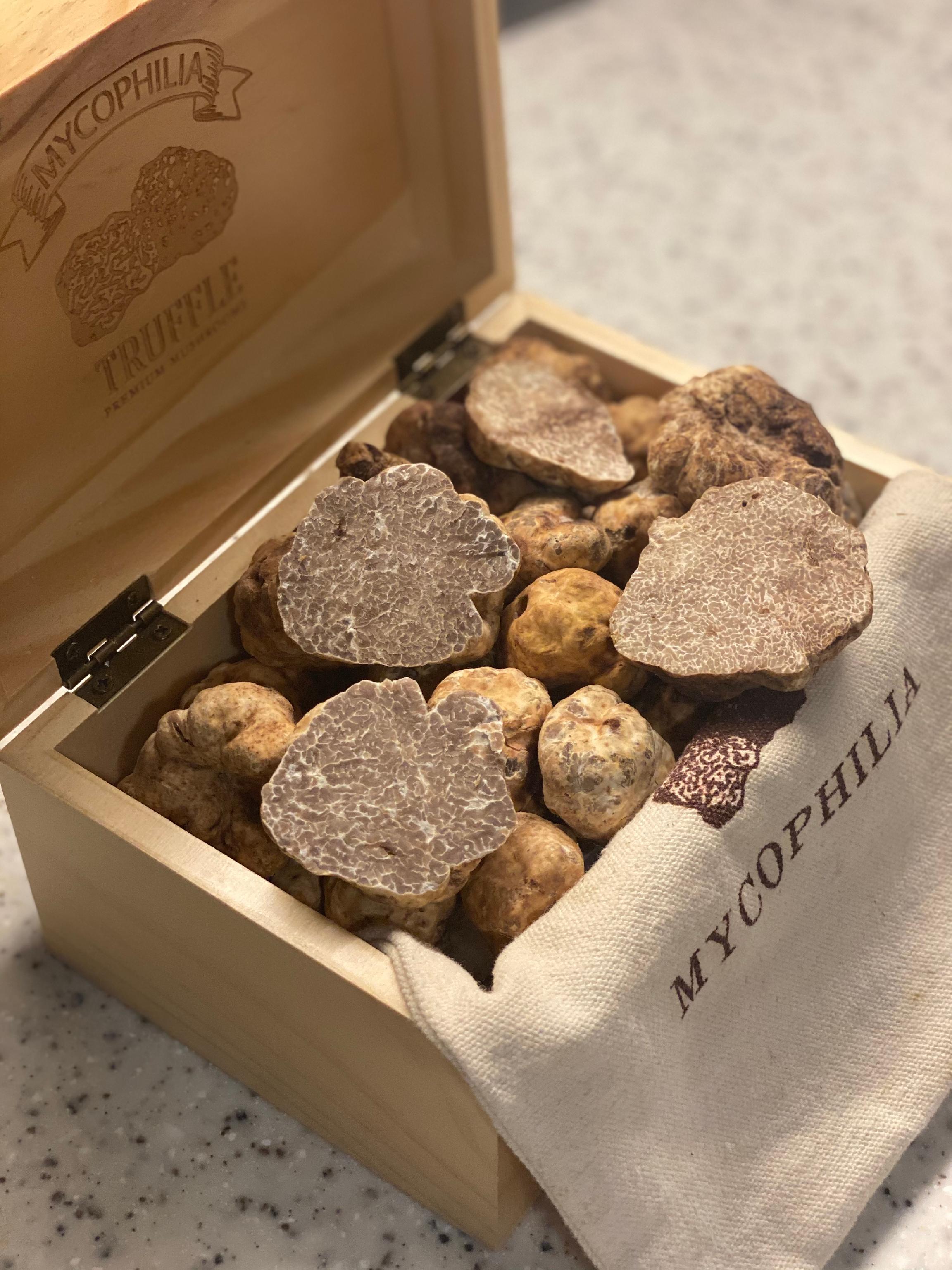 Trattoria Conme铜锅中拌炒手工意面