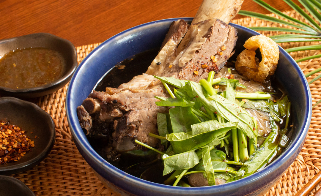 Daika Thai Kantok set with Tom Yum Goong and Som Tam