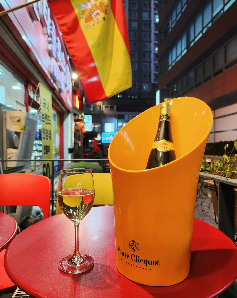 Vivaracho Spanish tapas spread with wine