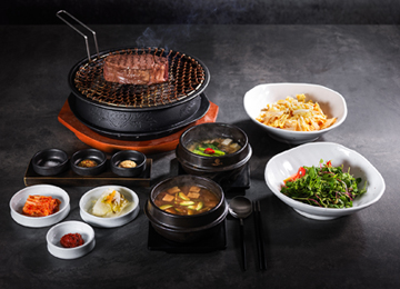 목동의 숯불구이 코스 끝에 제공되는 성게 육회 비빔밥