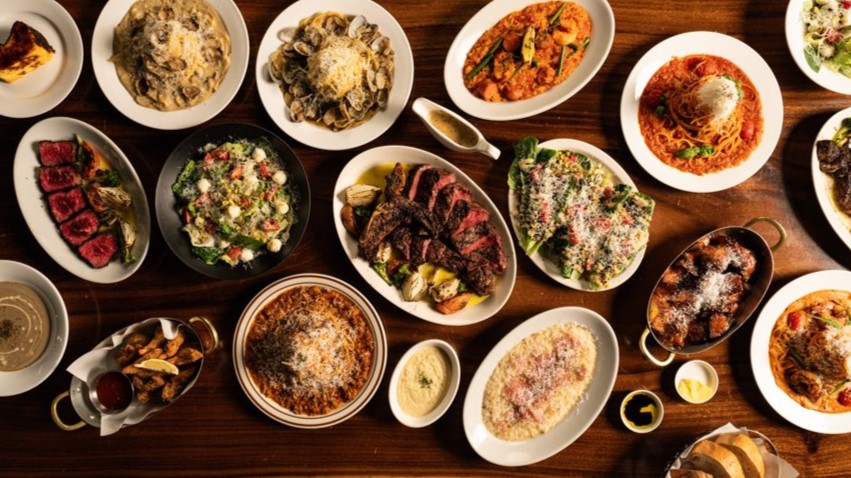 Alpero 牛排與松露義大利麵，露台上的陽光灑落