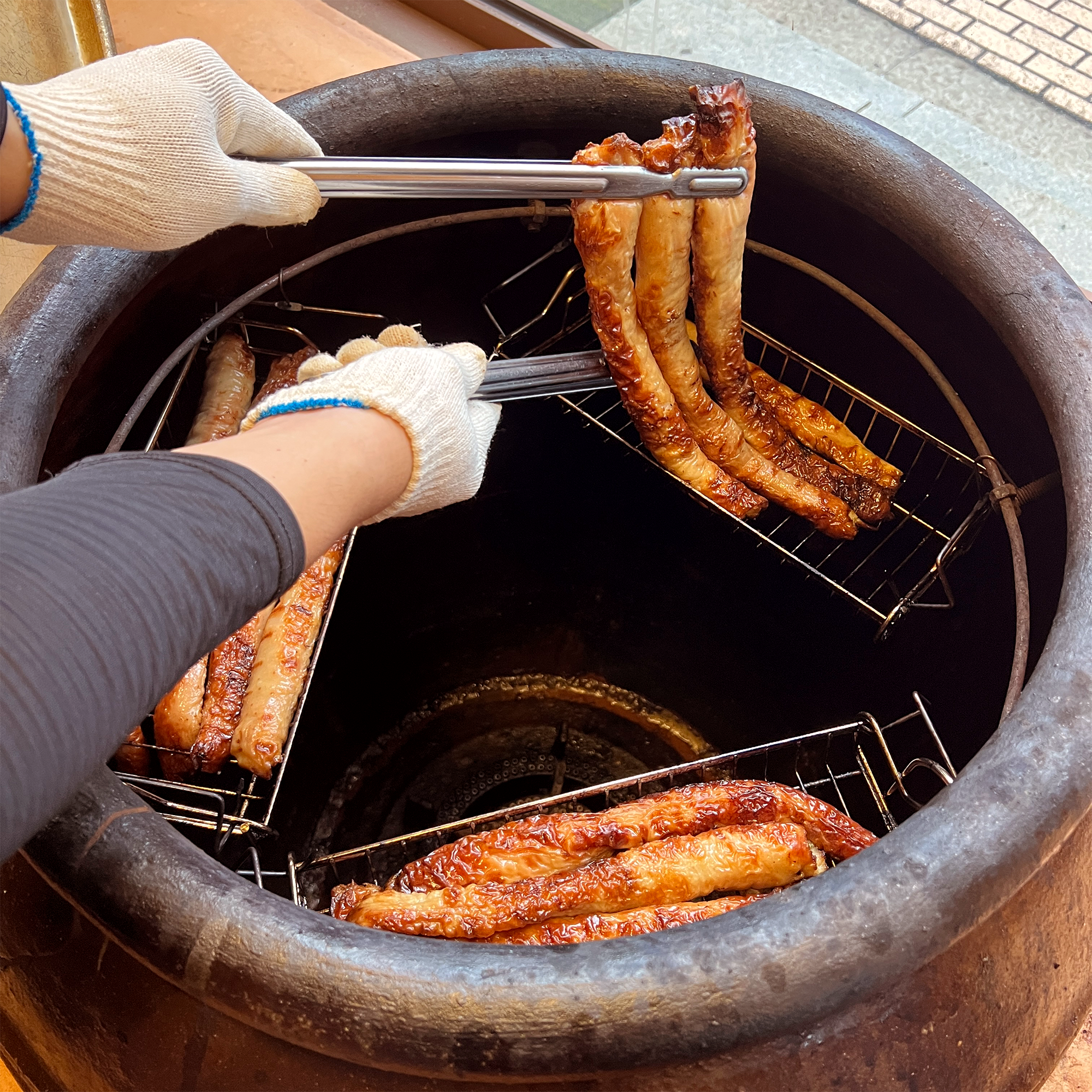 單幕 石村湖店炭火整隻腸胃燒烤搭配蒜頭