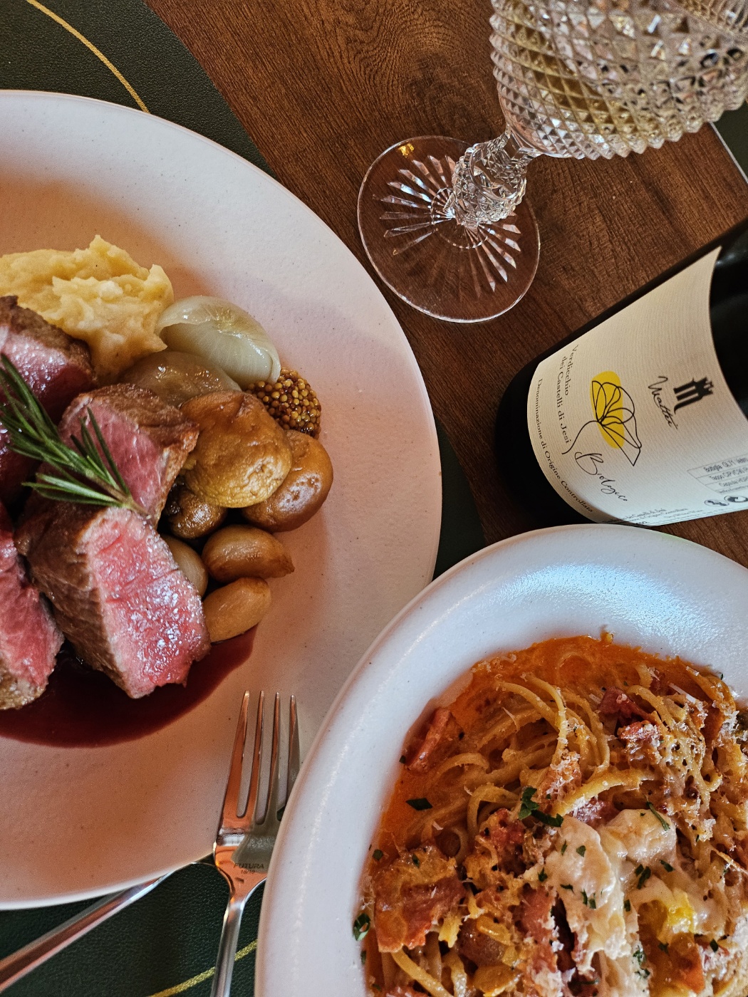 益善洞の街と韓屋の眺望を楽しむNuitのワインバー