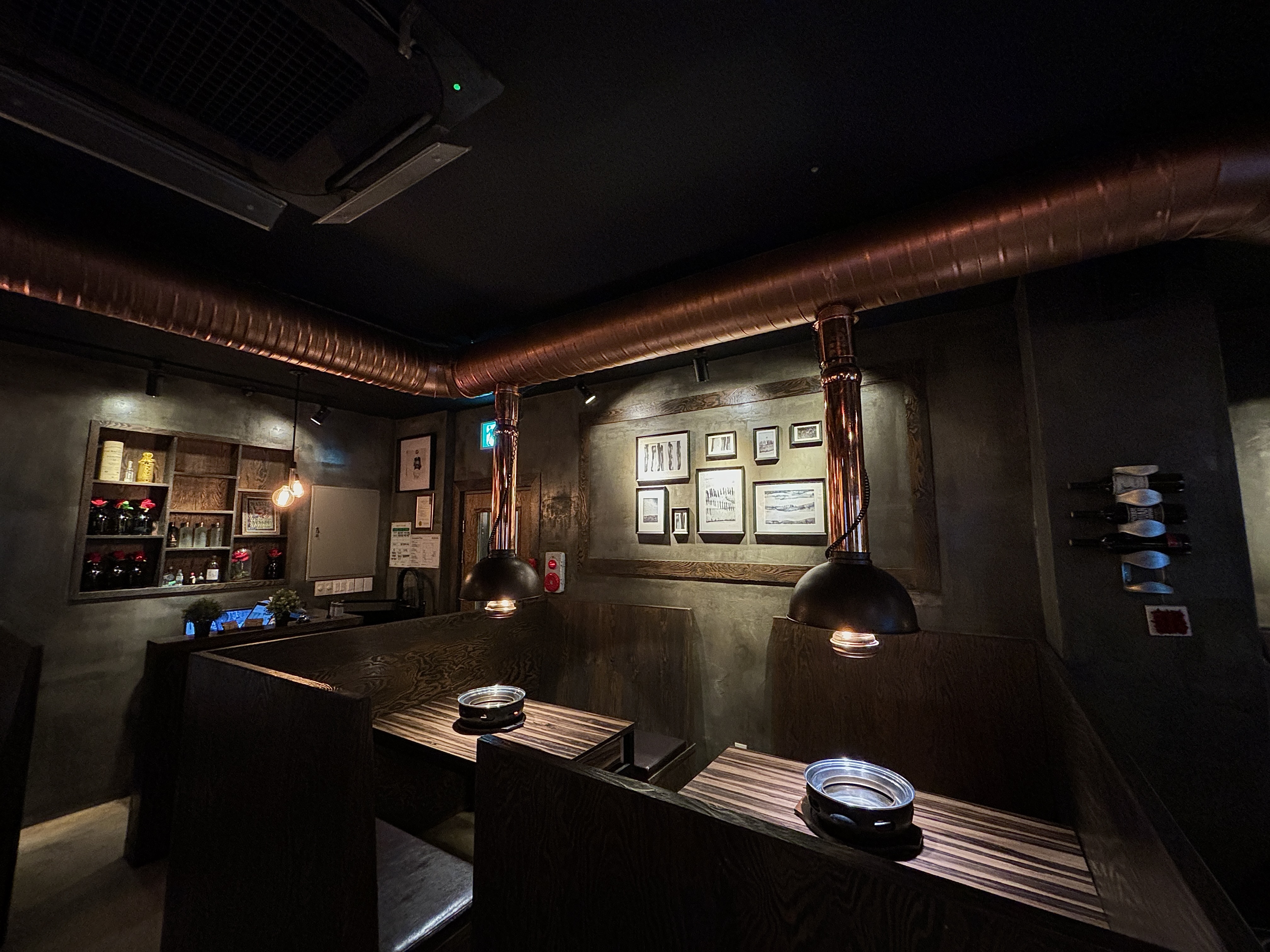 Wooyanggan grilled beef with banchan in a modern room