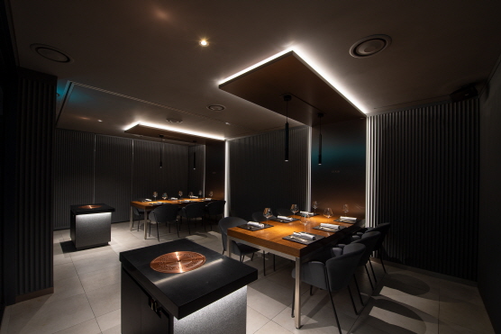 Surin Daejeon Korean beef omakase counter with charcoal sear