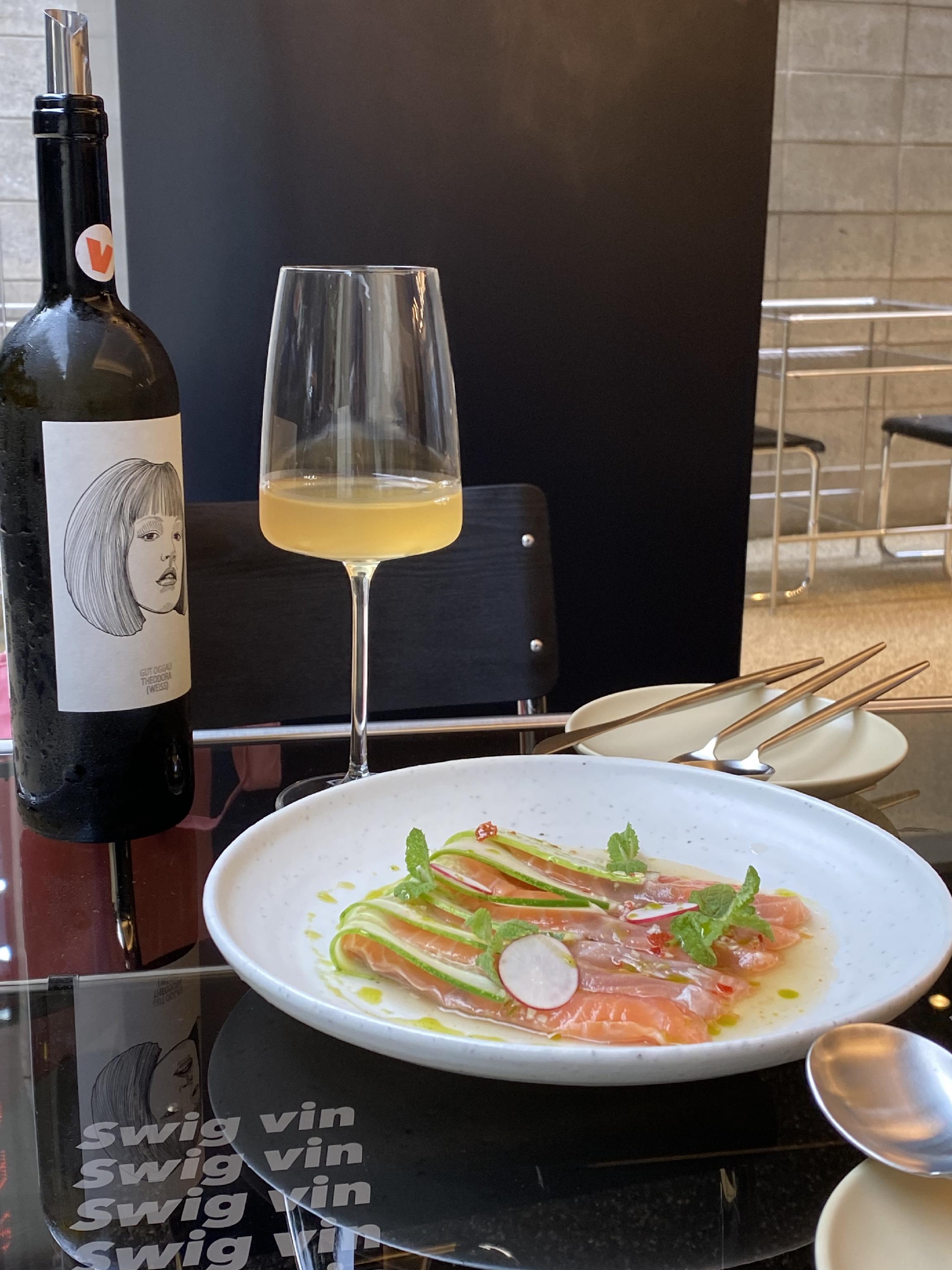 Swig vin面向京义线森林步道的露台