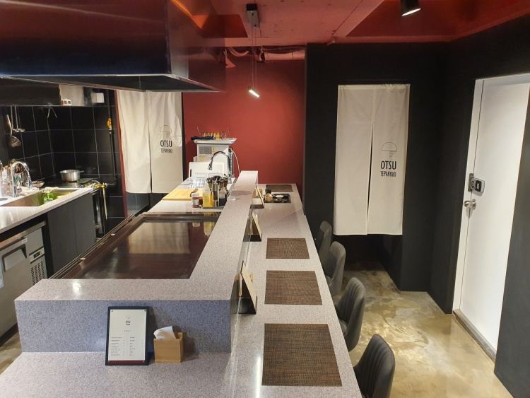 OTSU one-person teppanyaki omakase counter