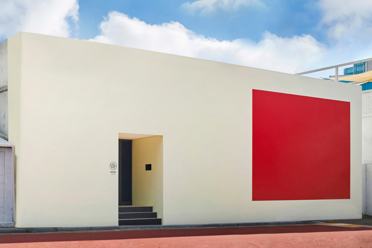 NUDAKE 圣水如博物馆般的蛋糕陈列，包括黄瓜蛋糕