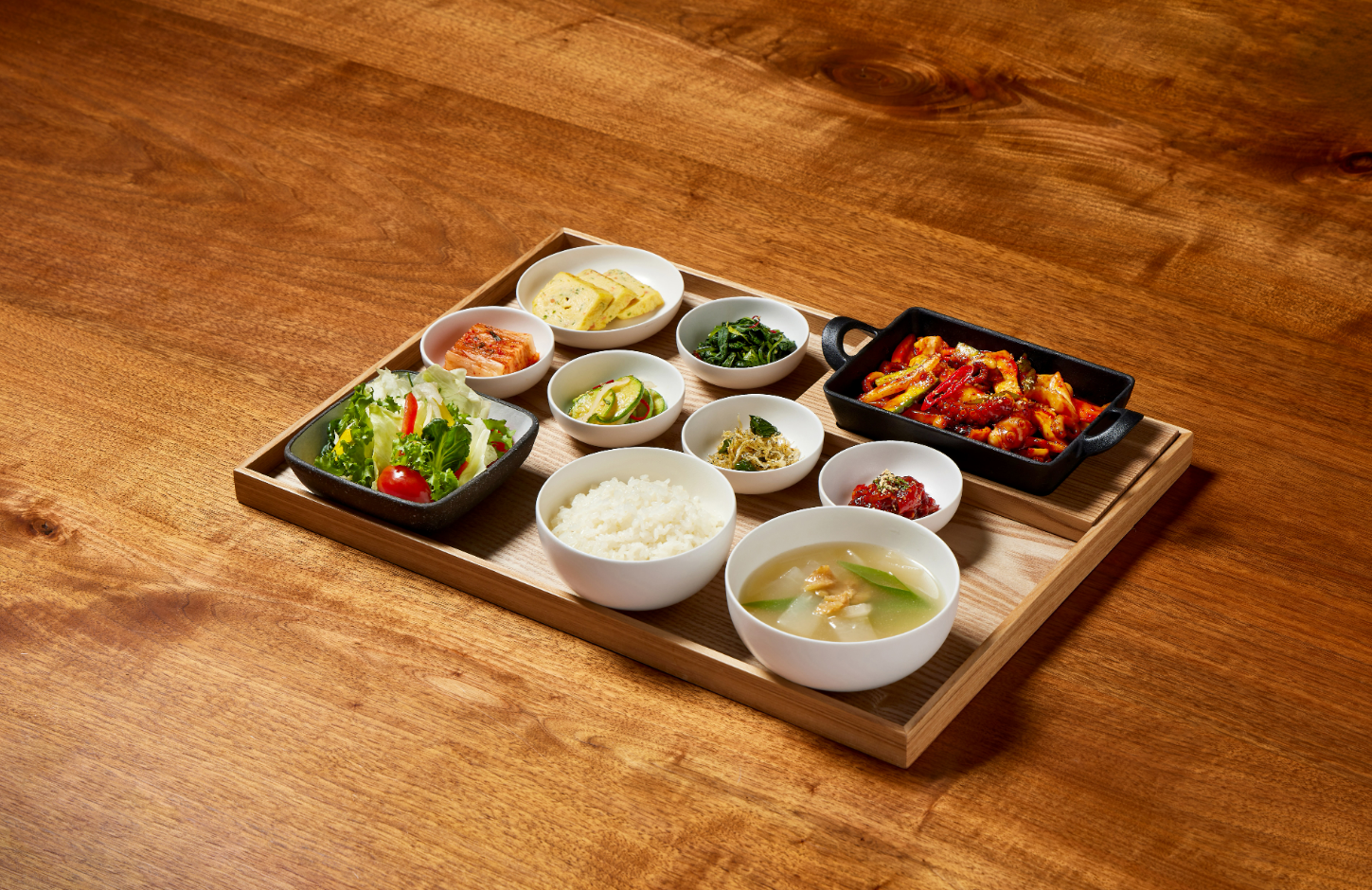 자주한상整齊的韓式套餐搭配配菜