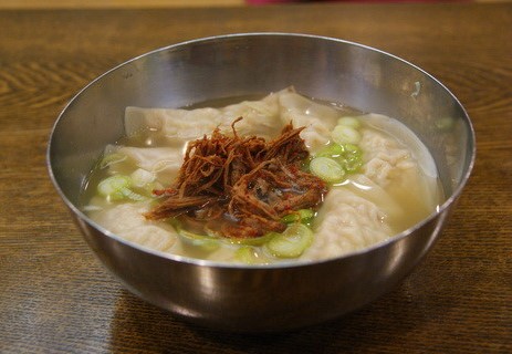 Bongsanokの黄海道スタイルの卓上、優しいスープとキムチ