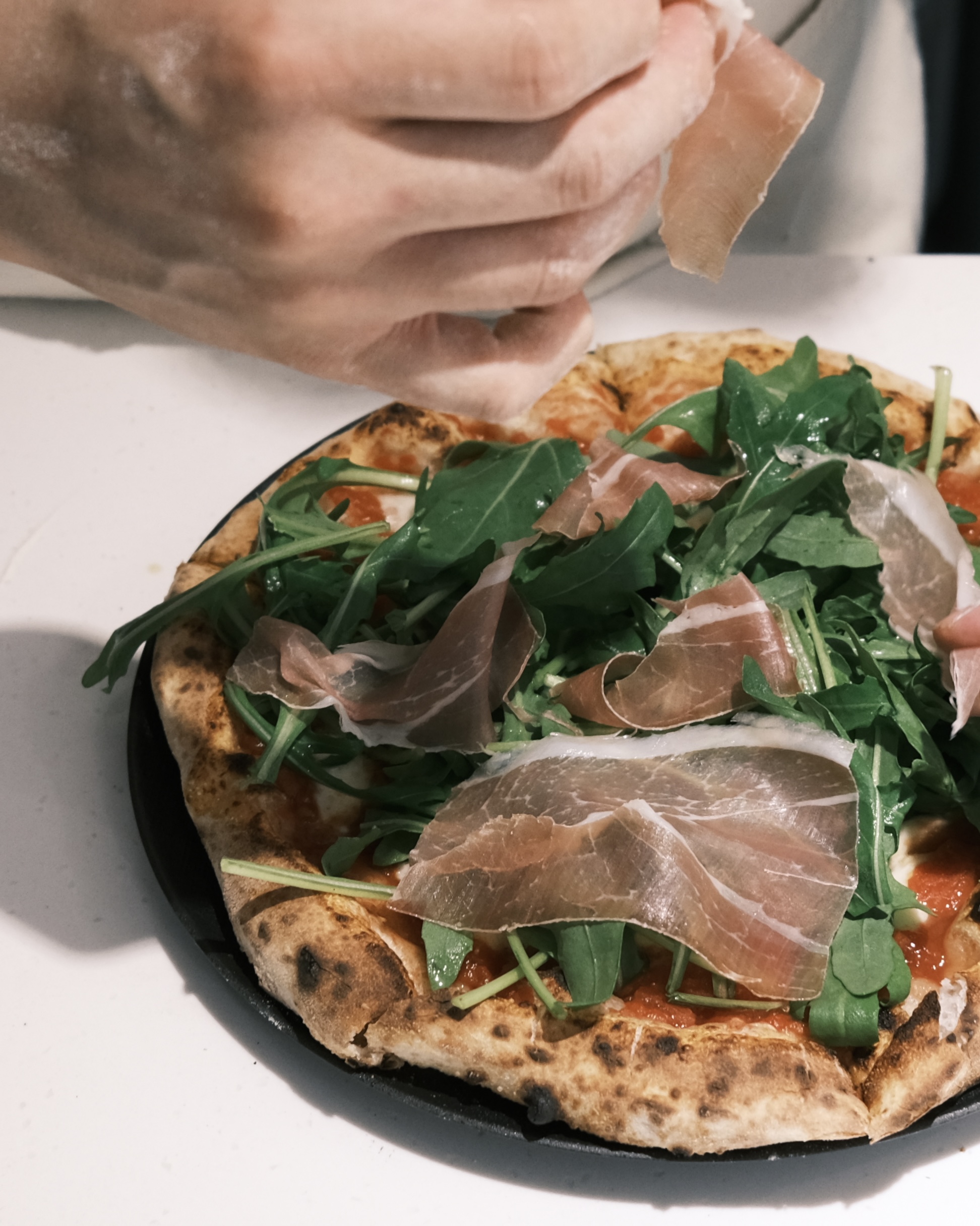 麻谷Pepenero店的那不勒斯披萨和意面