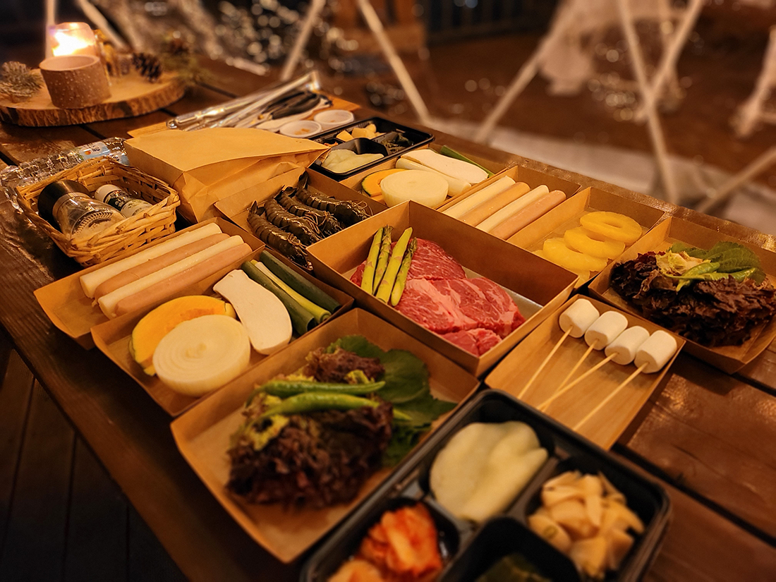 Waikiki Market Han River barbecue with dogs on terrace