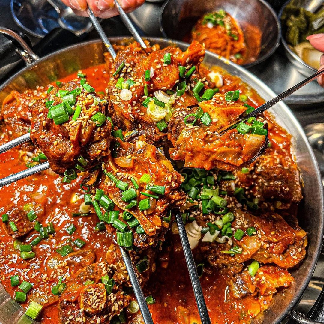 소제이 서울시청점 的洛杉磯烤排骨與辣味牛尾湯